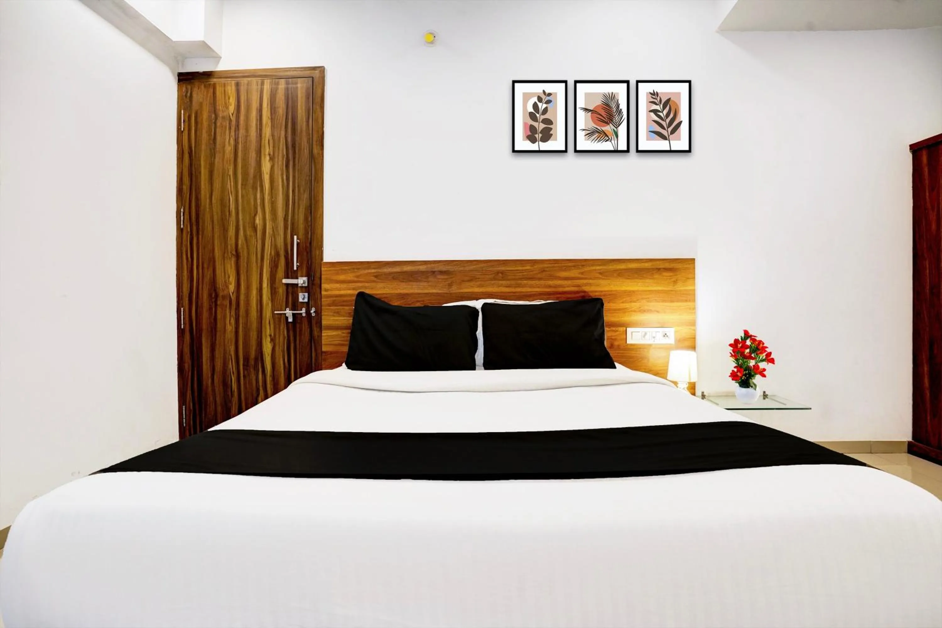 Bedroom, Bed in FabHotel The Address - Nashik Railway Station