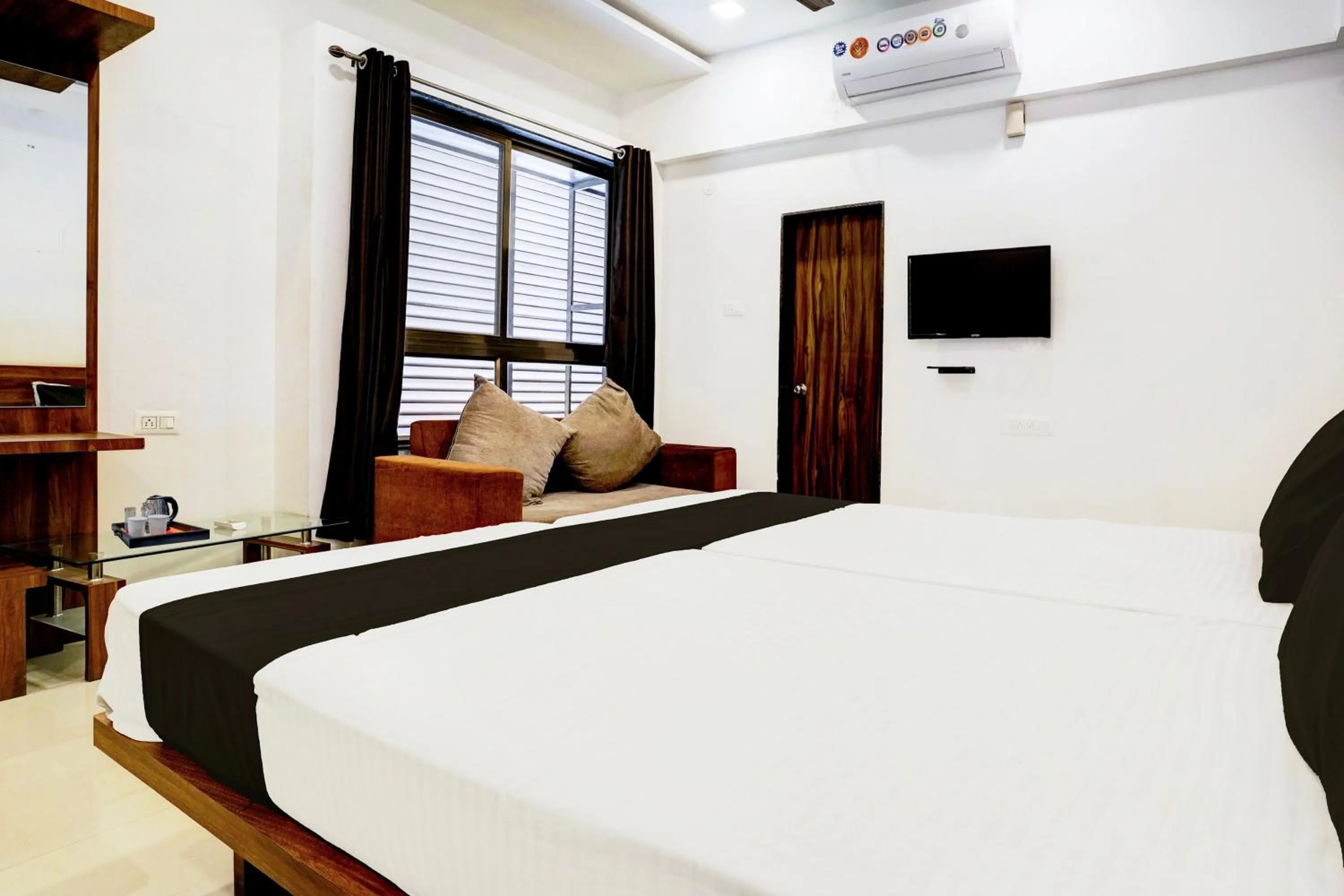 Bedroom, Bed in FabHotel The Address - Nashik Railway Station