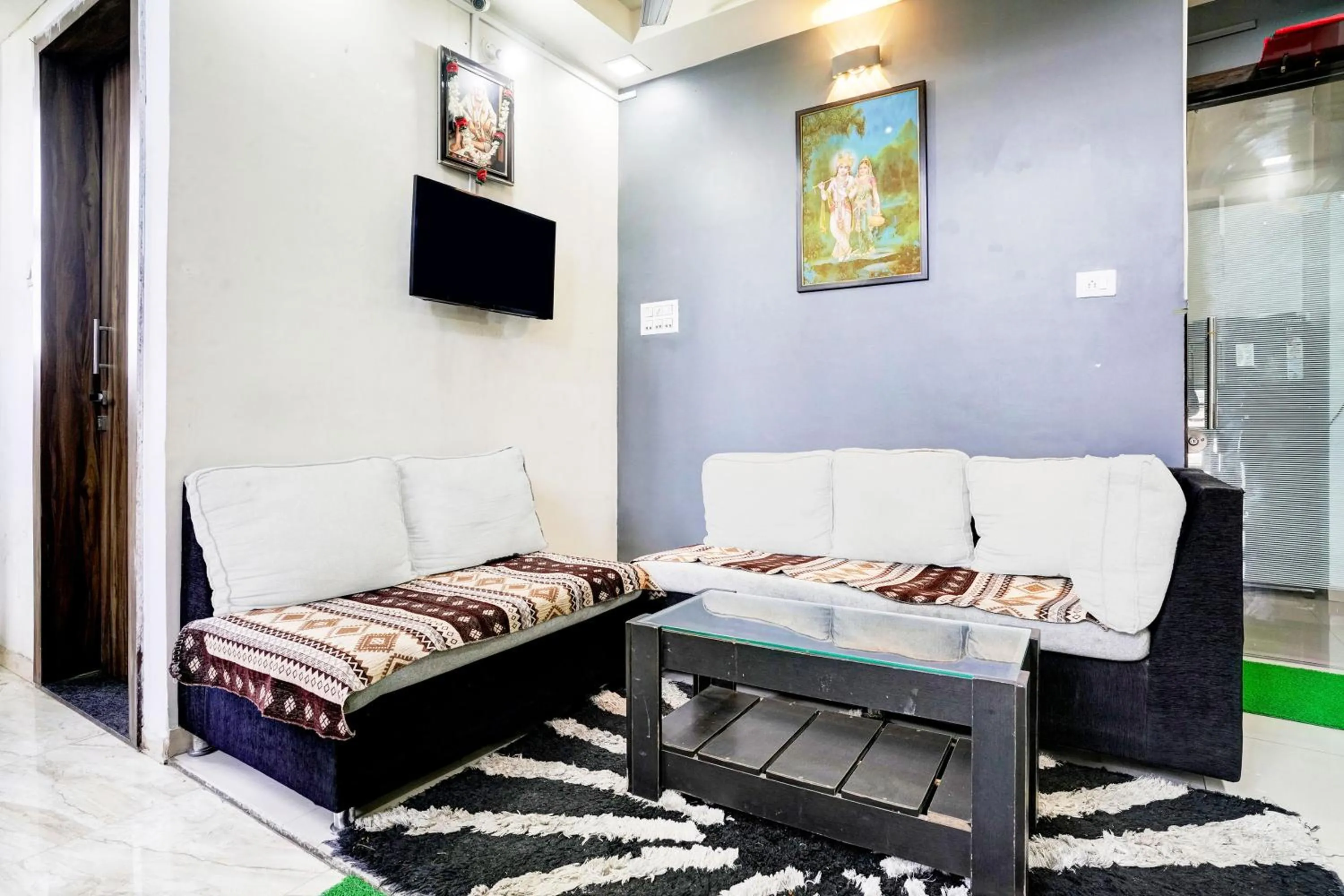 Lobby or reception in FabHotel The Address - Nashik Railway Station