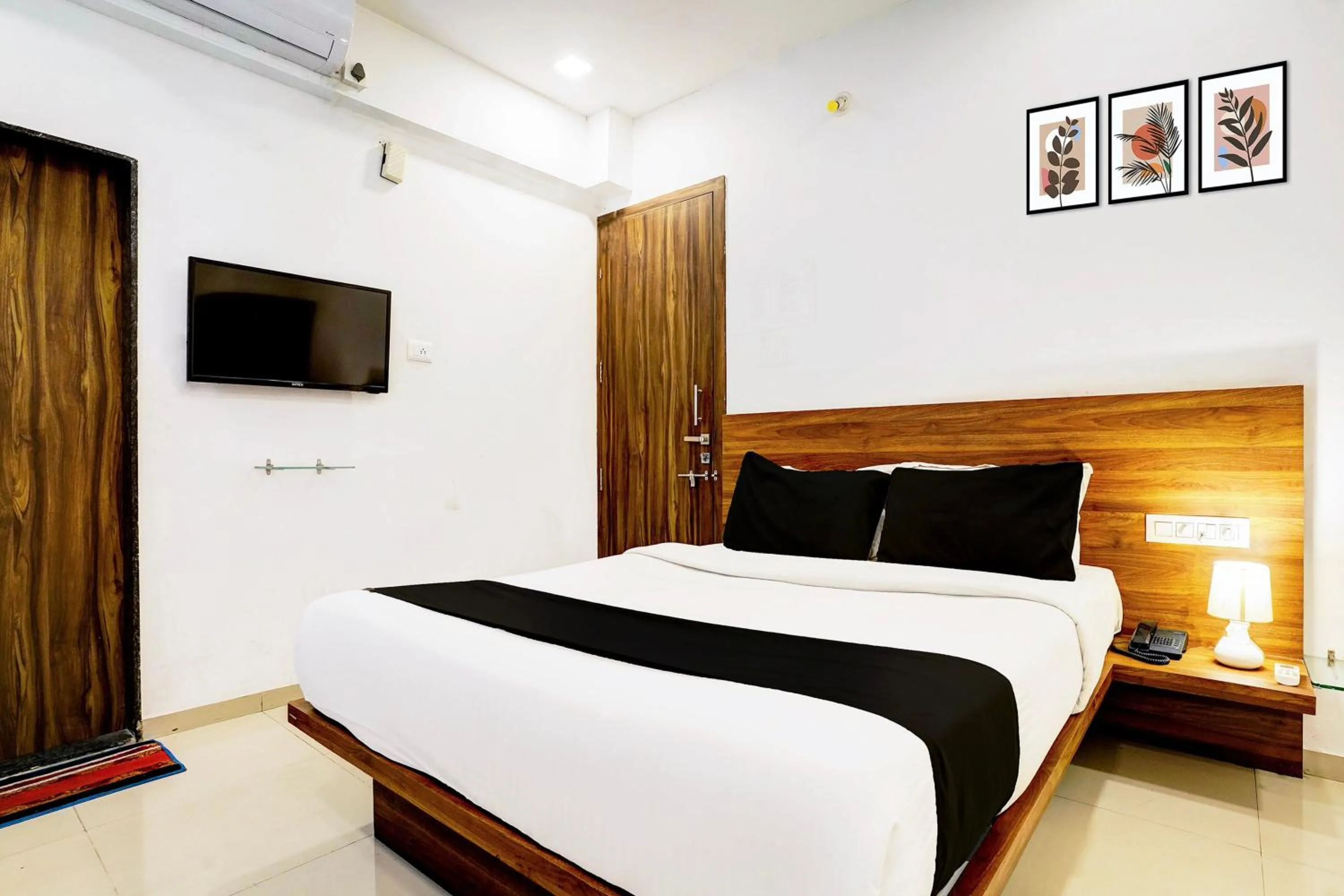 Bedroom, Bed in FabHotel The Address - Nashik Railway Station