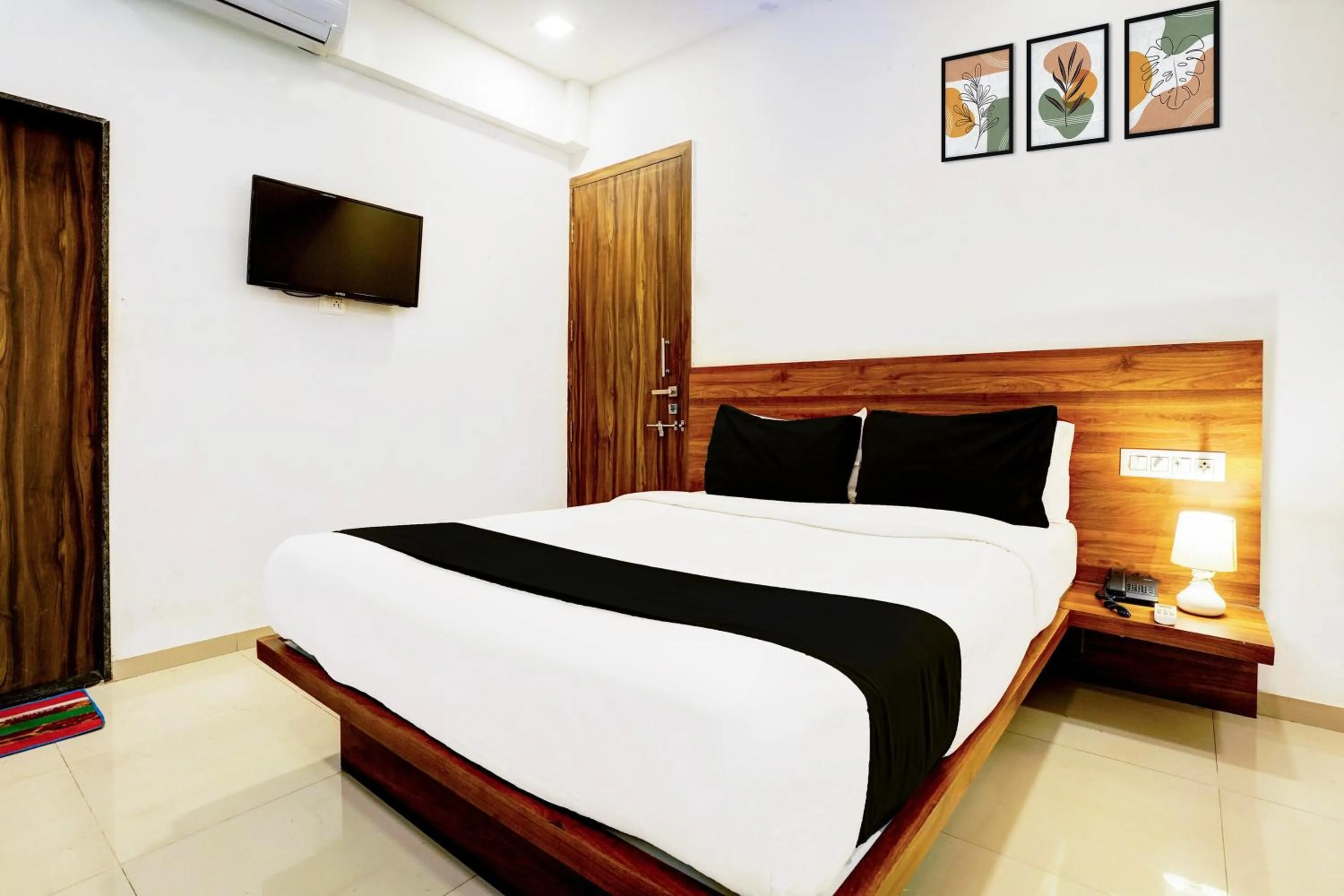 Bedroom, Bed in FabHotel The Address - Nashik Railway Station