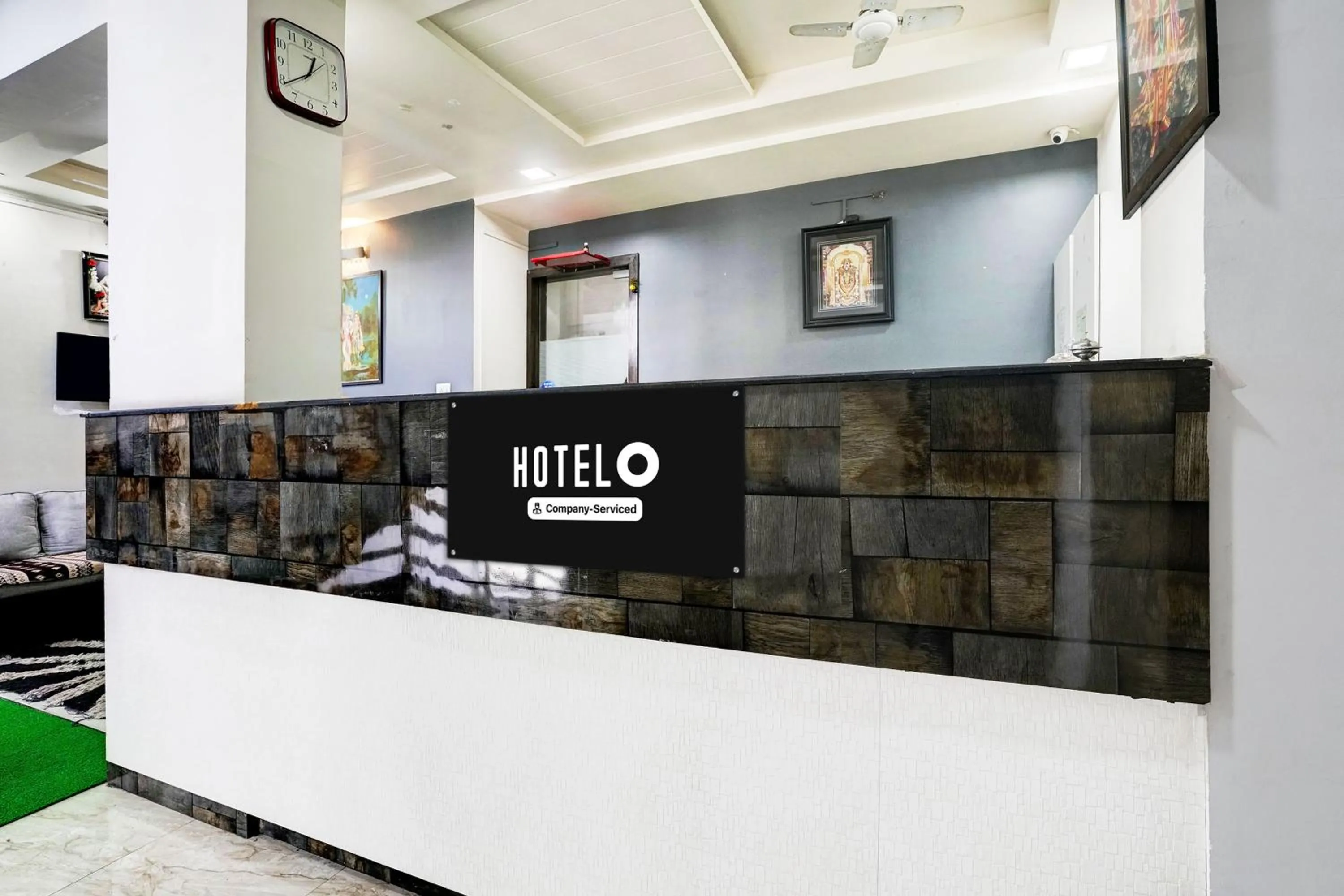 Lobby or reception in FabHotel The Address - Nashik Railway Station