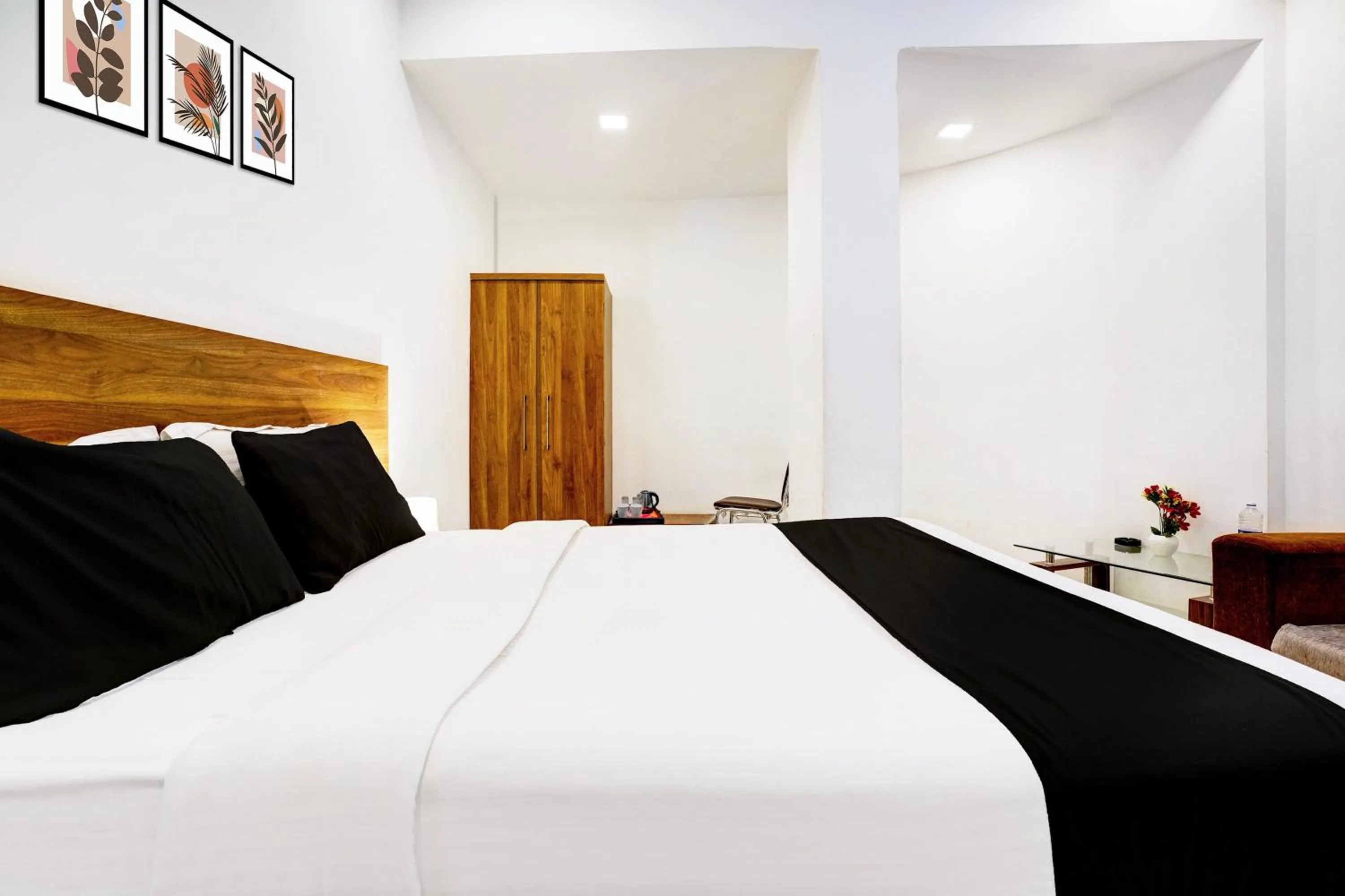 Bedroom, Bed in FabHotel The Address - Nashik Railway Station