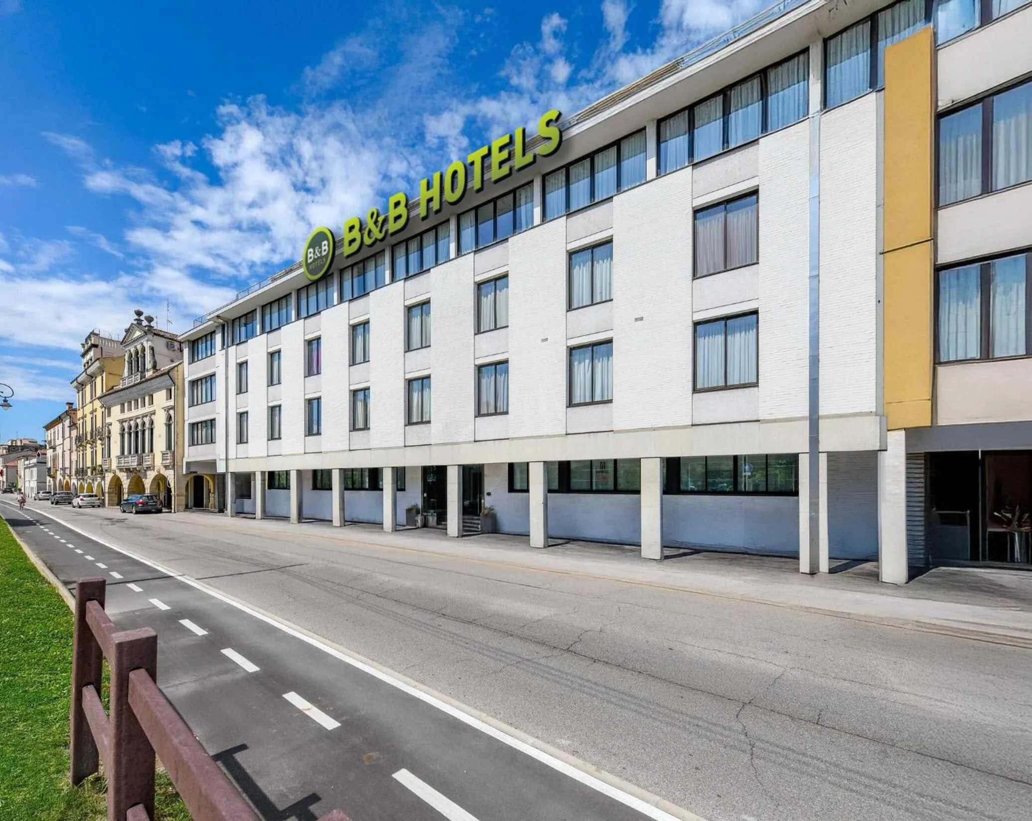Property building in B&B HOTEL Padova Methis