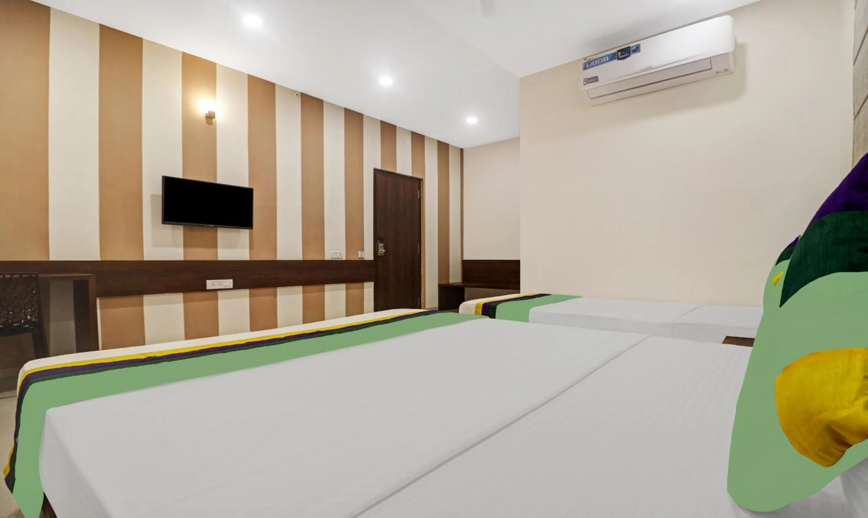 Bedroom, Bed in Treebo Arastu Grand