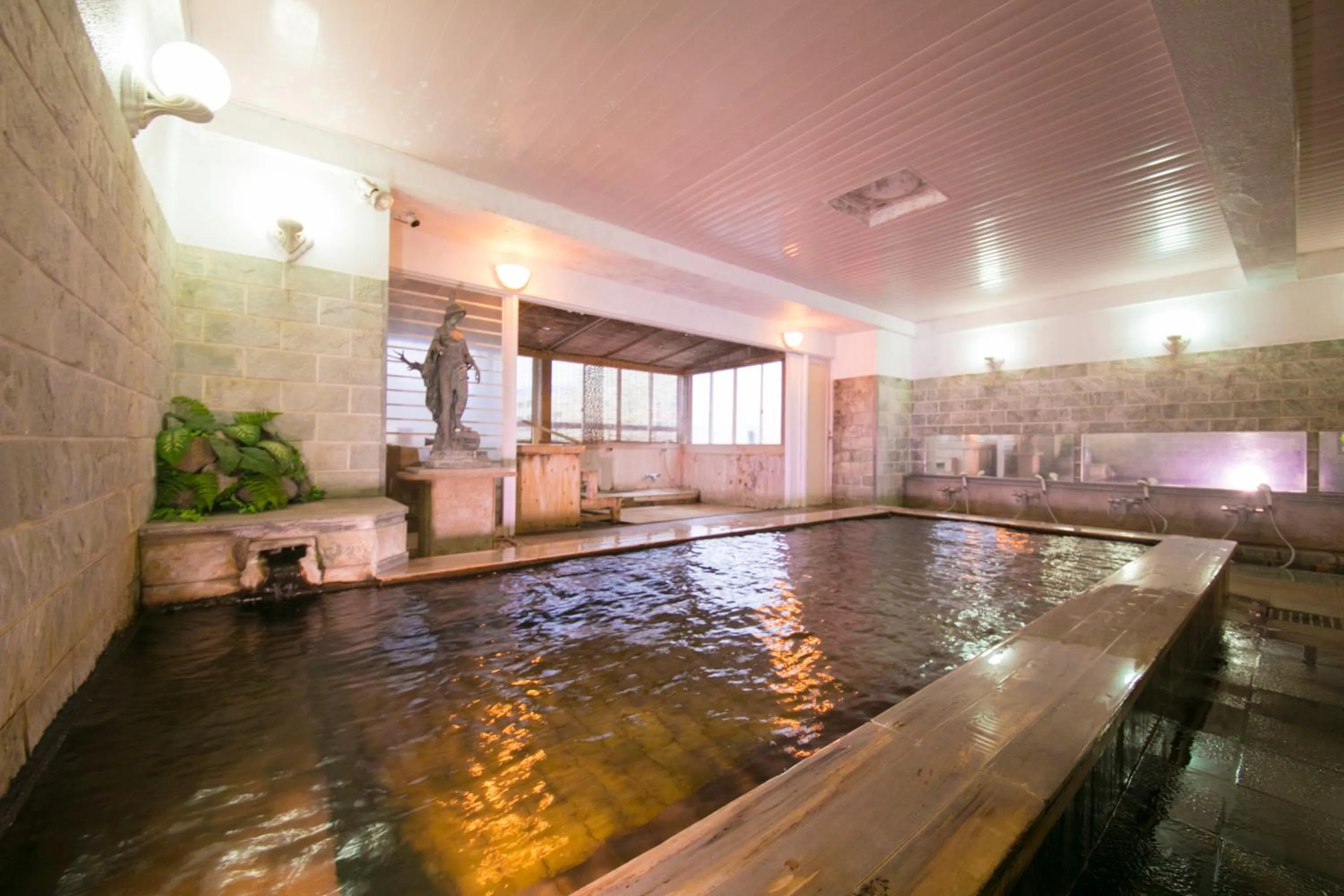 Public Bath, Swimming Pool in Hotel Housenkaku