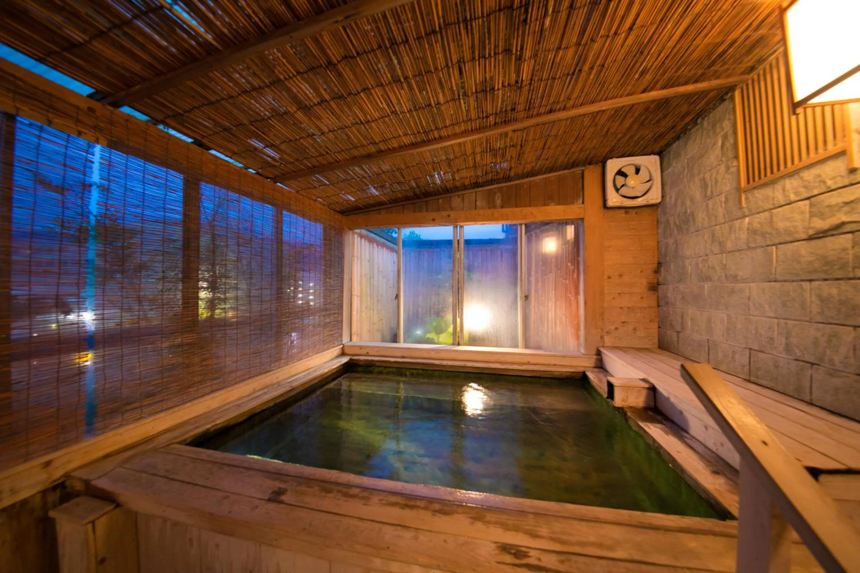 Public Bath, Swimming Pool in Hotel Housenkaku