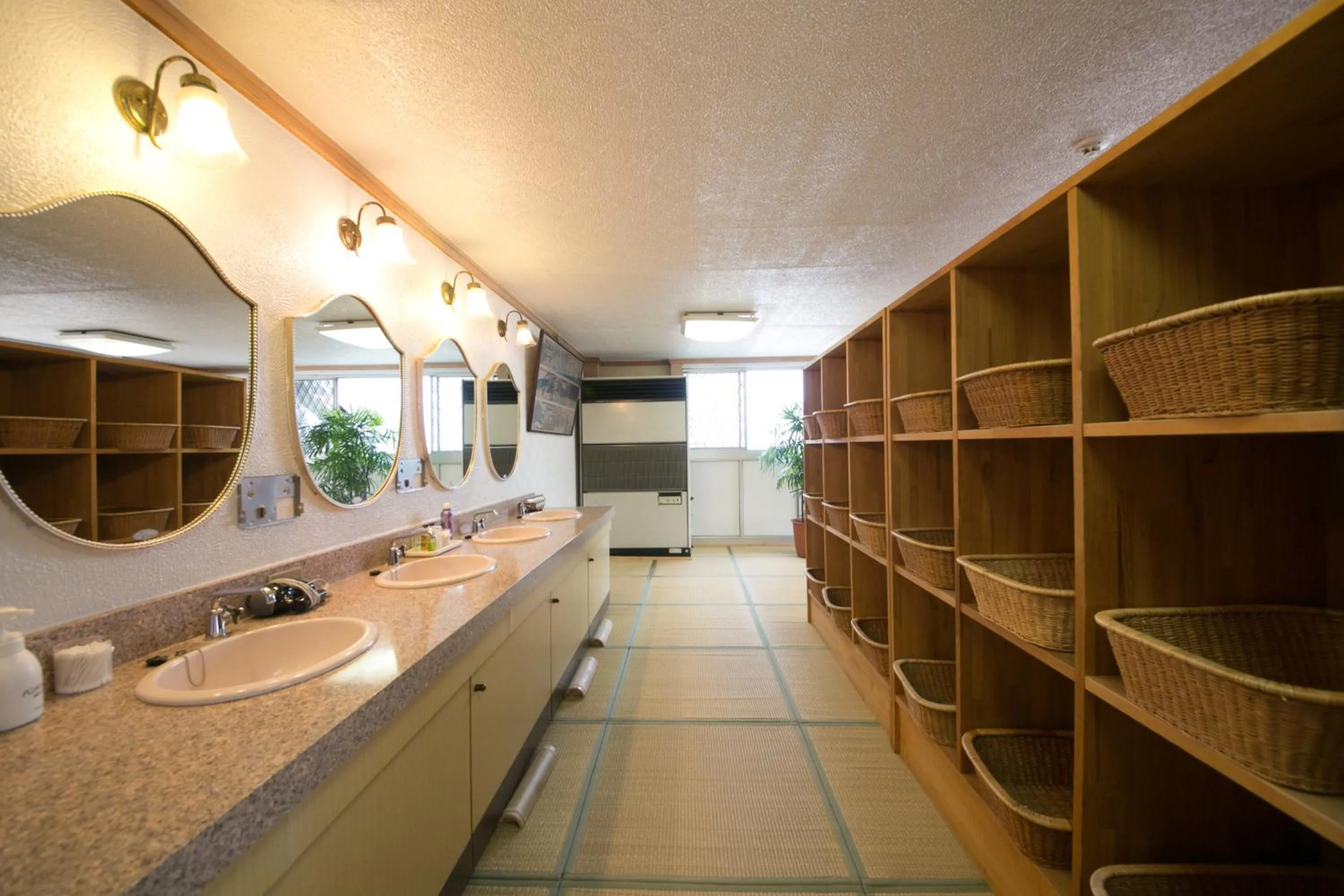 Hot Spring Bath in Hotel Housenkaku