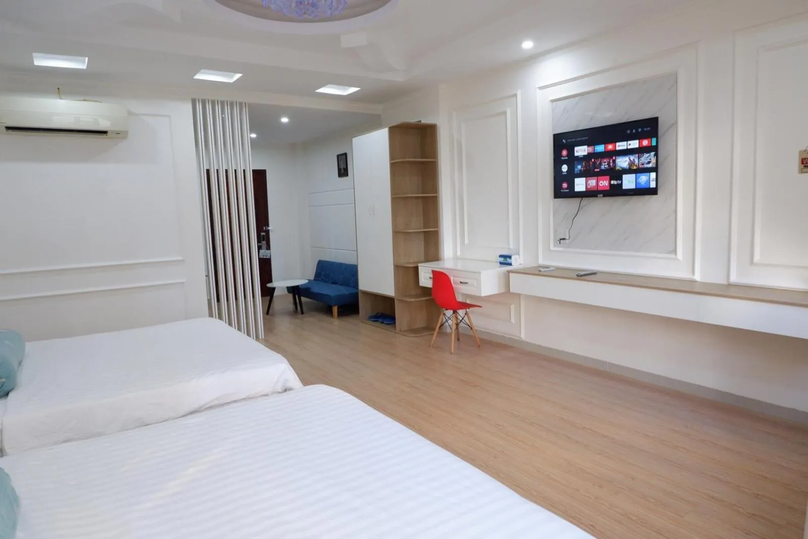 Communal lounge/ TV room, Bed in Winter Spring Homestay Center