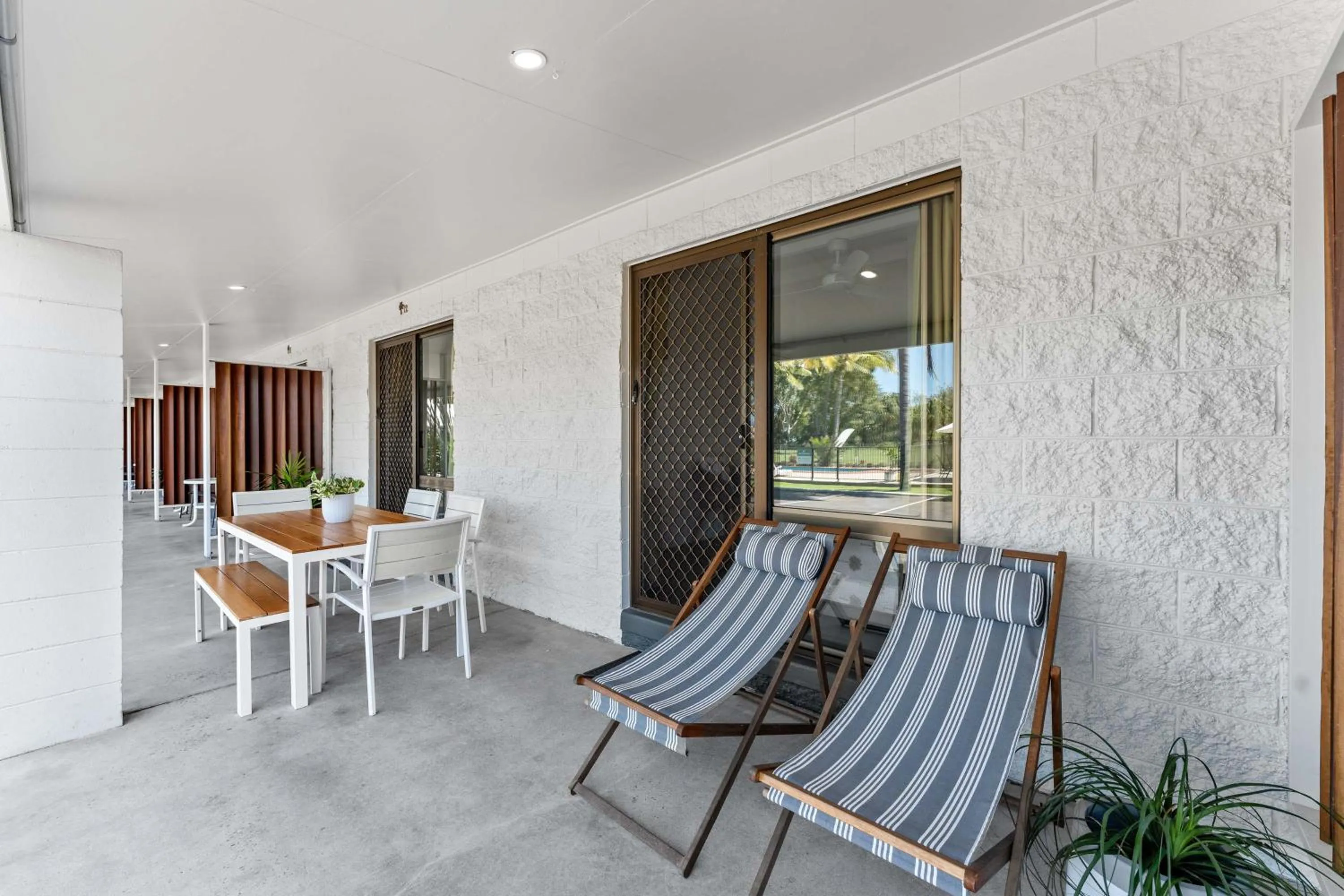 Patio in Kinka Palms Motel