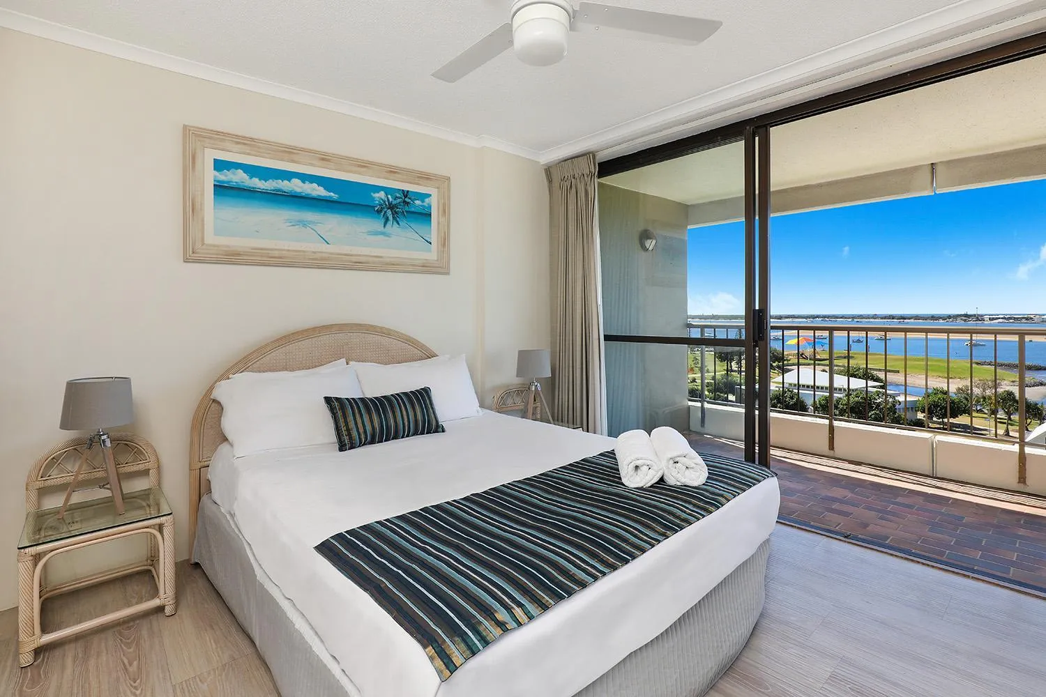 Bedroom, Bed in Palmerston Tower on Southport Broadwater