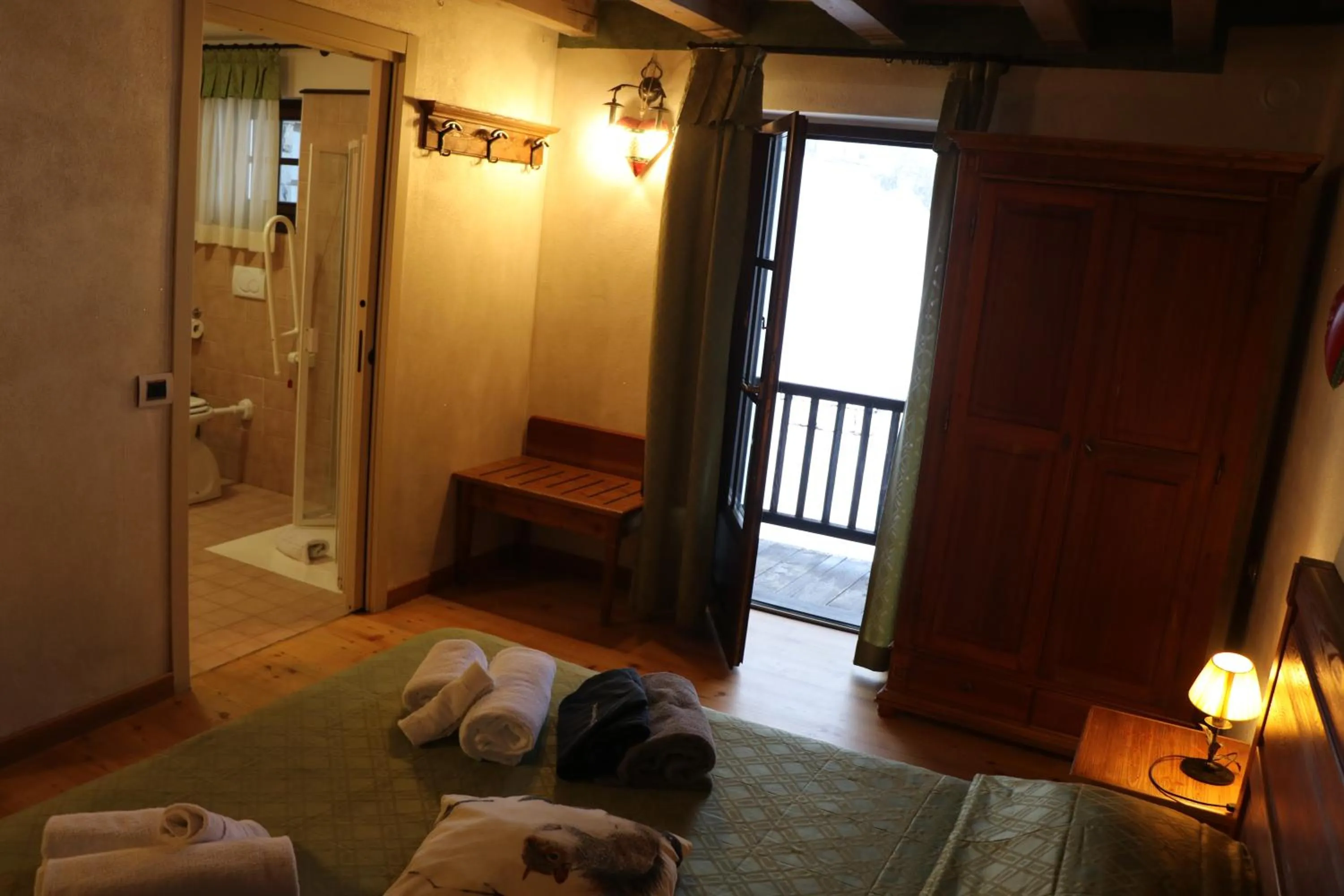 Bathroom, Bed in Maison Cly