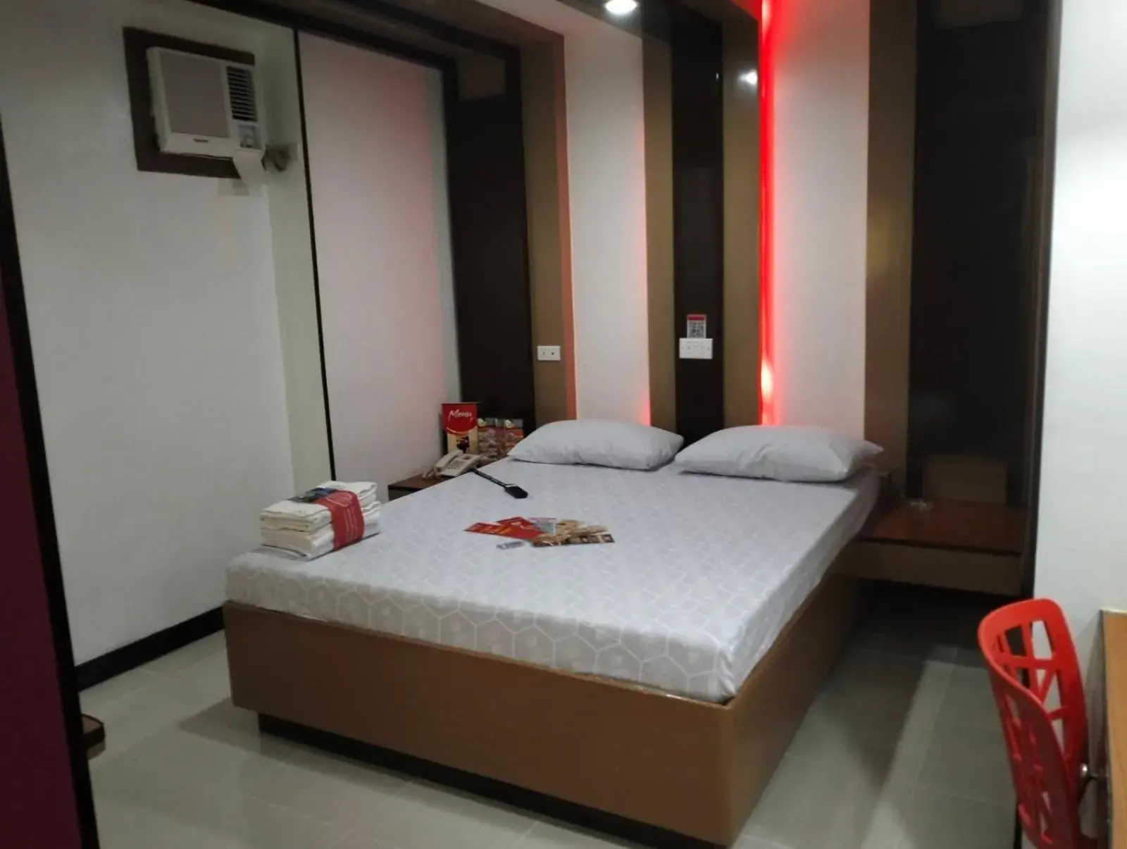 Bedroom, Bed in Hotel Sogo Banawe Bedroom, Bed in Hotel Sogo Banawe