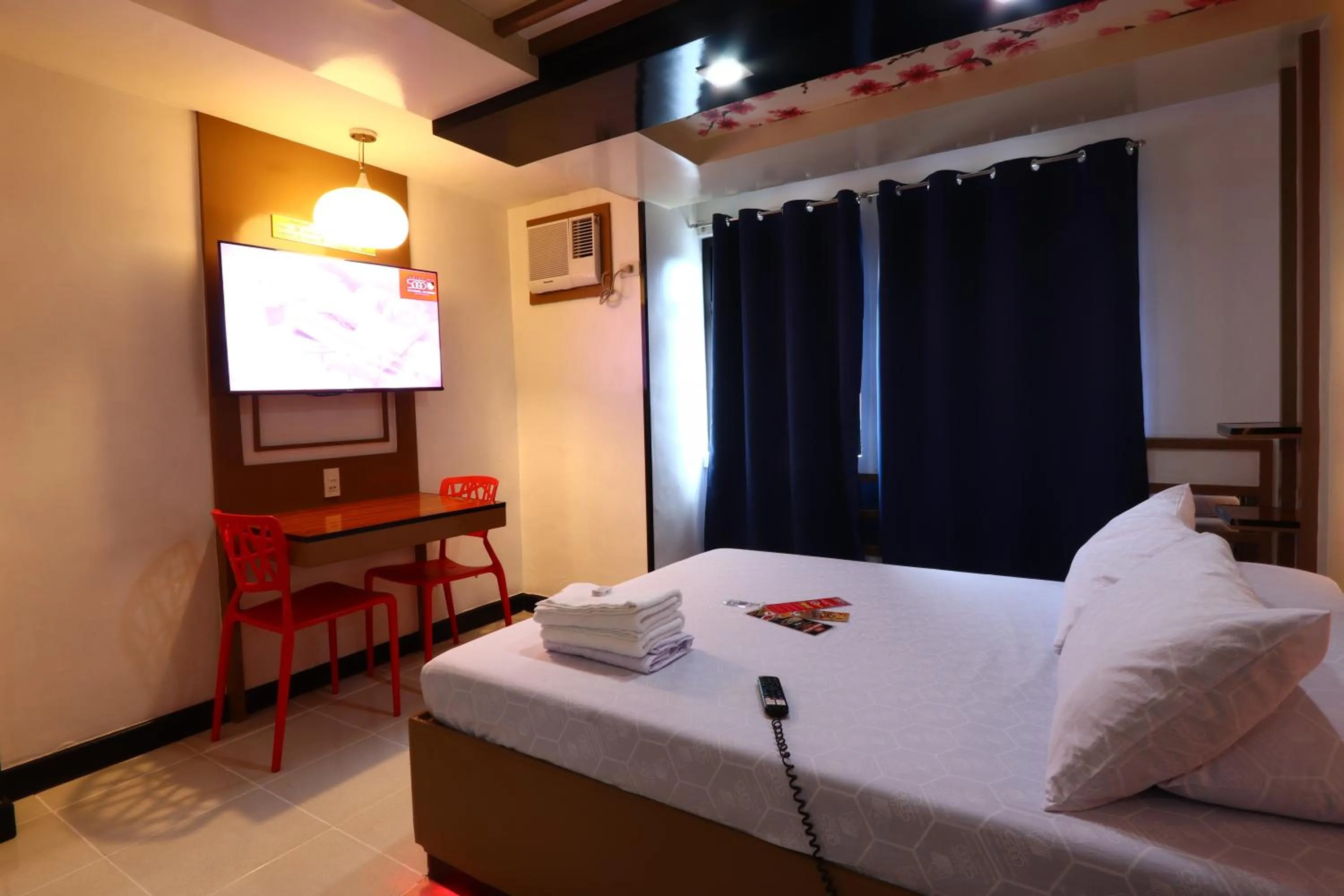 Bedroom, Bed in Hotel Sogo Banawe