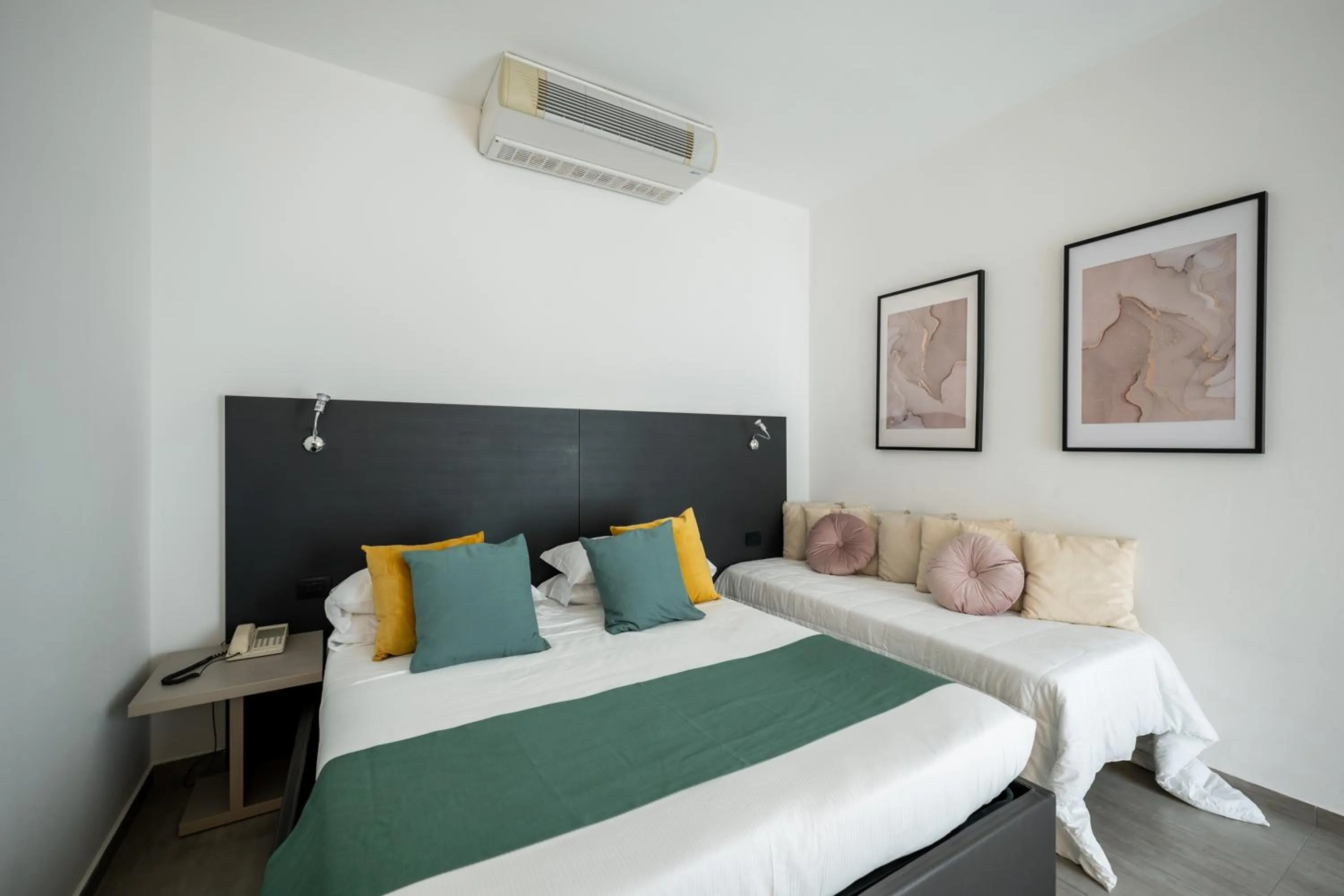 Bed in Hotel Continental