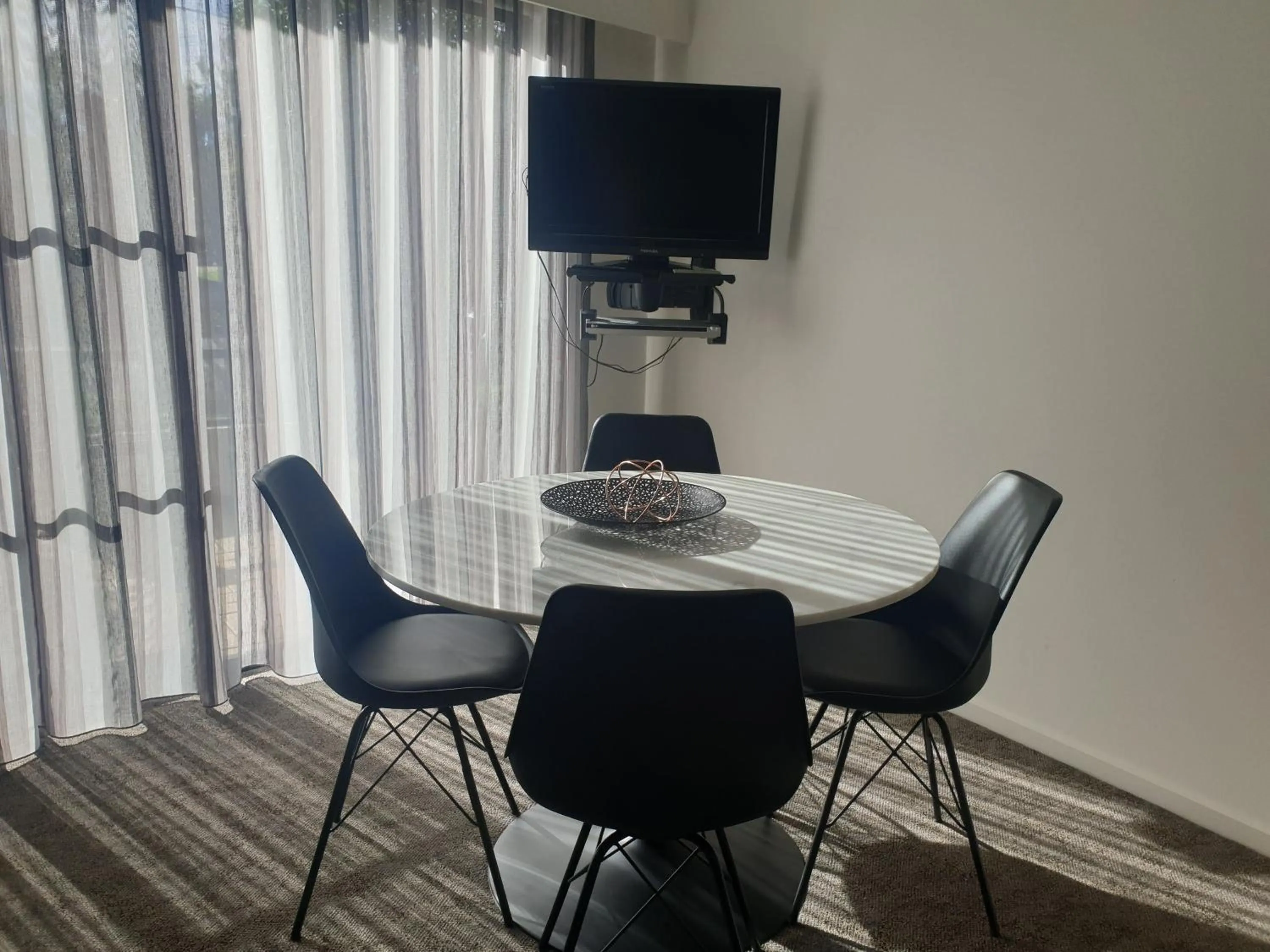 Communal lounge/ TV room in Metung Waters Motel and Apartments