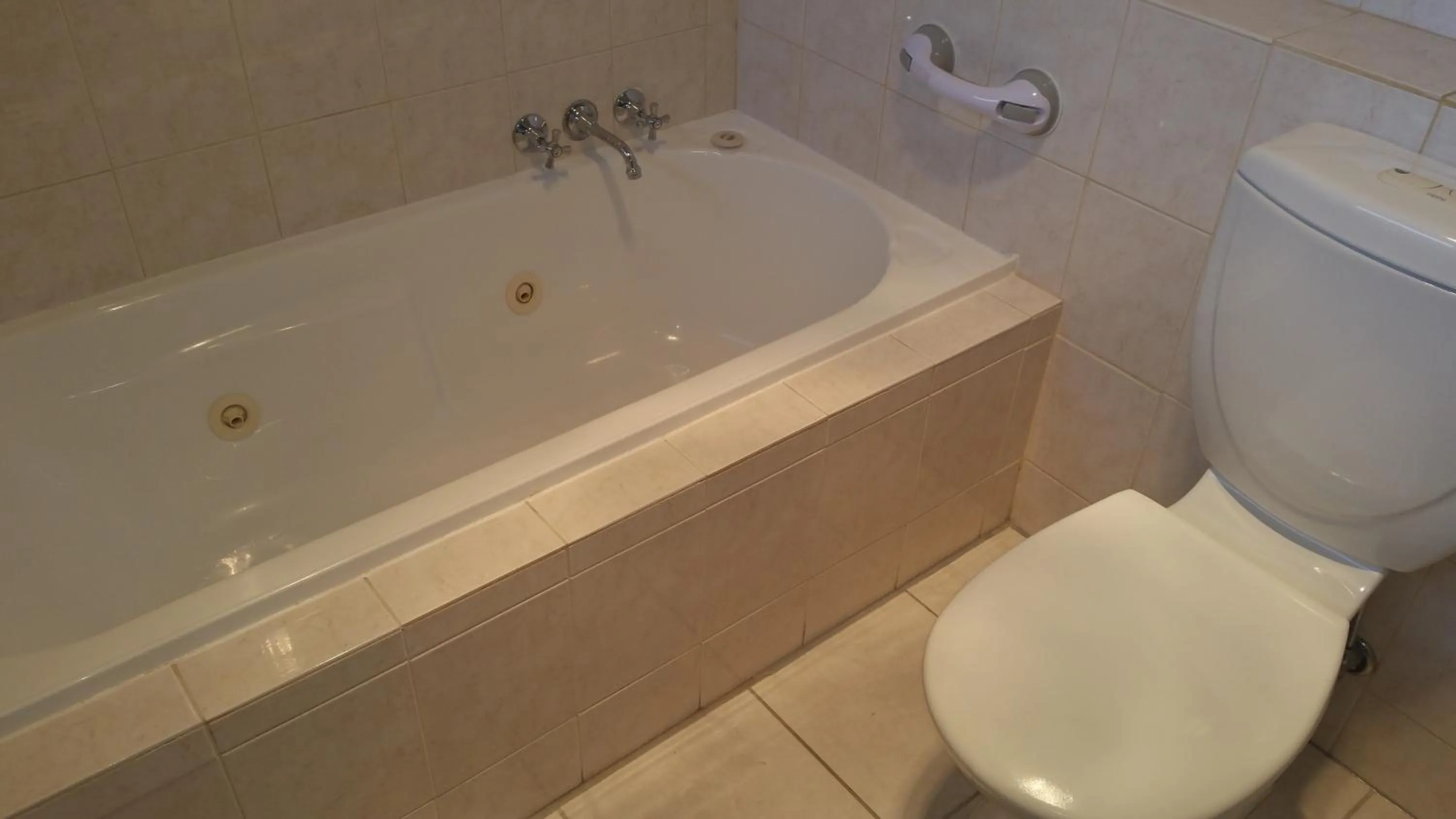 Bathroom in Metung Waters Motel and Apartments