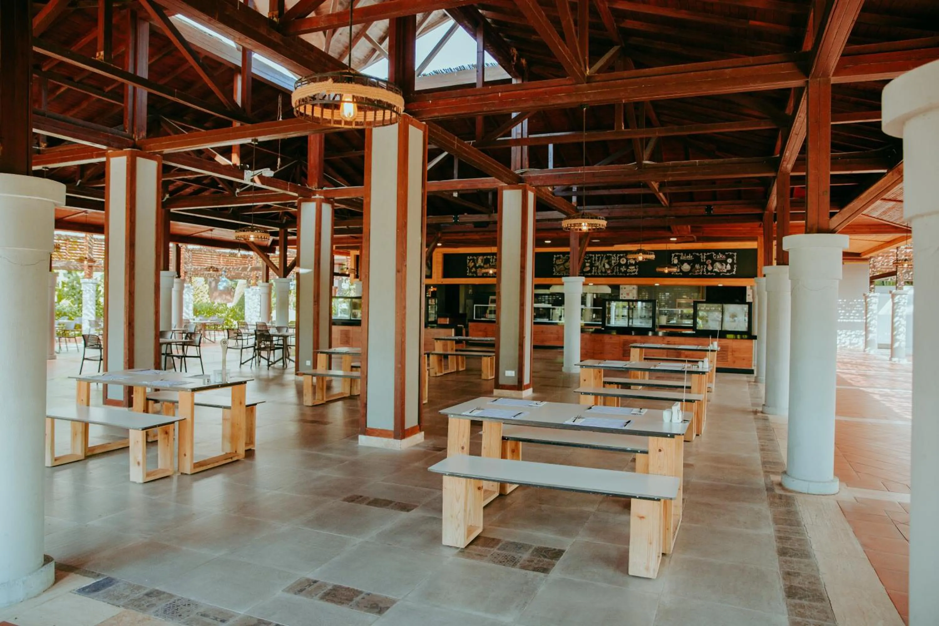 Restaurant/places to eat in IC Hotels Green Palace - Kids Concept