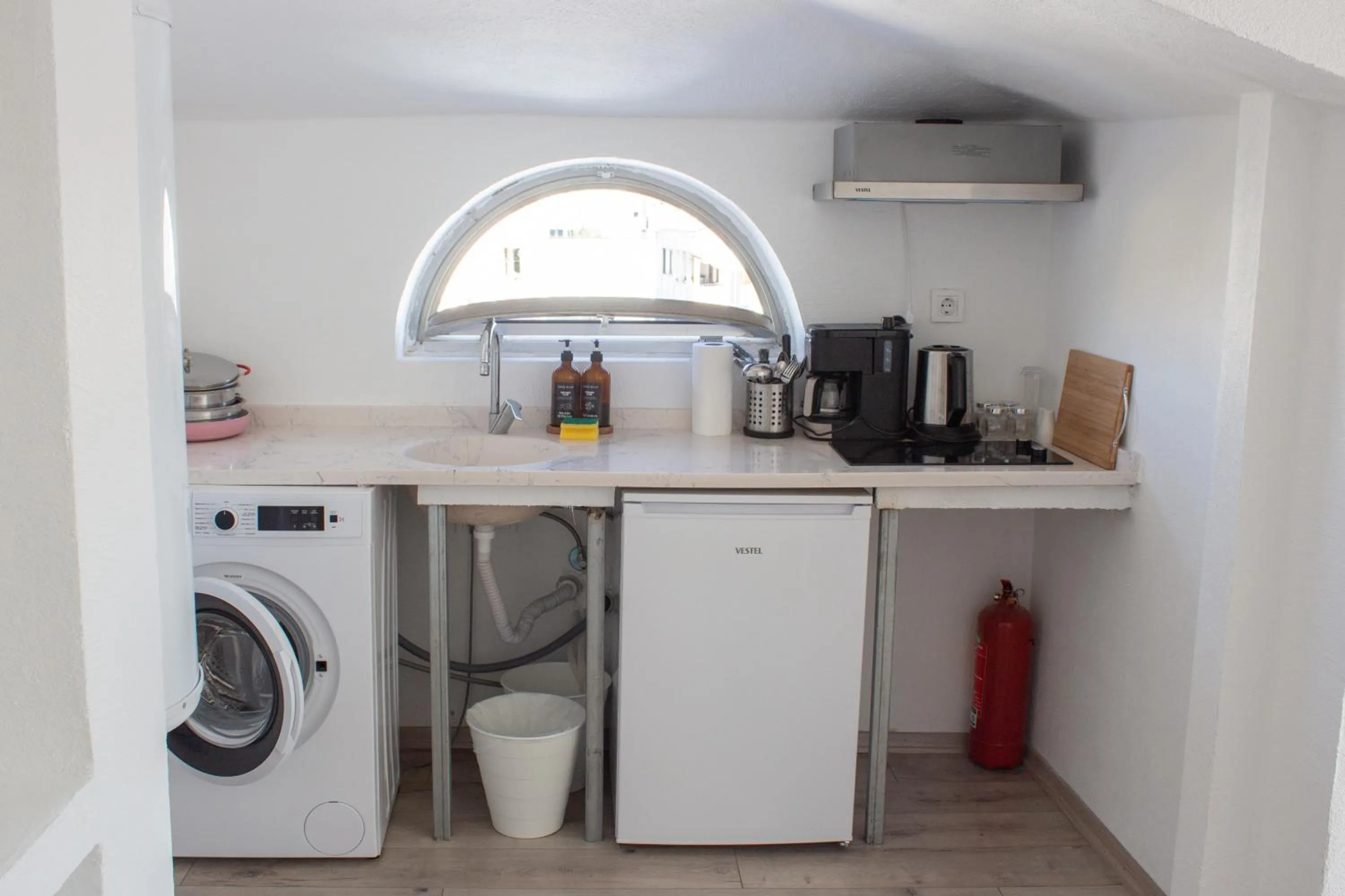 Coffee/tea facilities in Aloha Suites