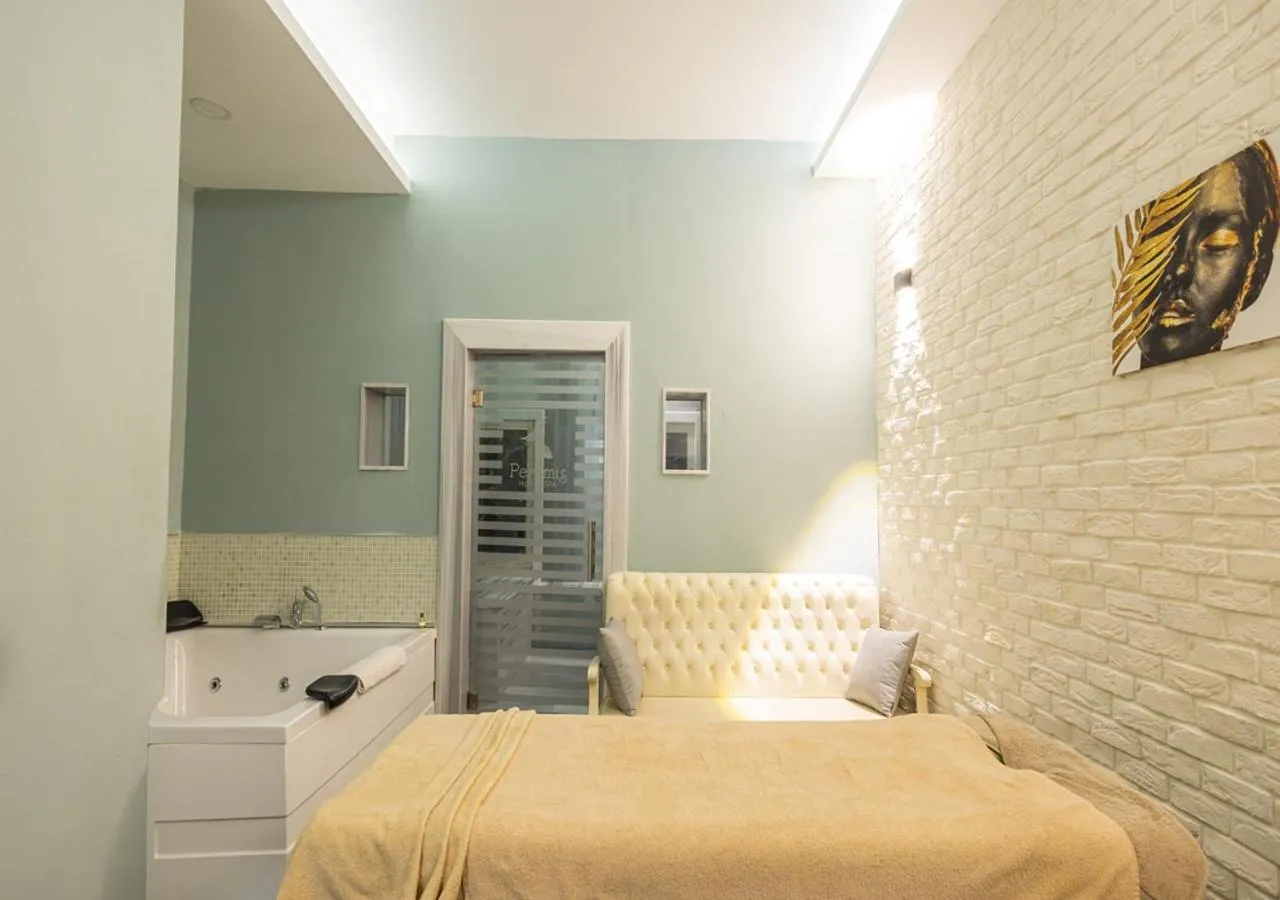 Hot Tub, Bed in Peramis Hotel & Spa