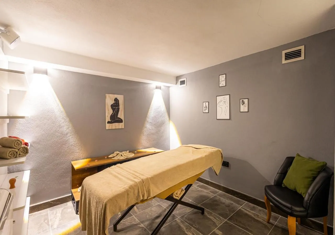 Massage in Peramis Hotel & Spa