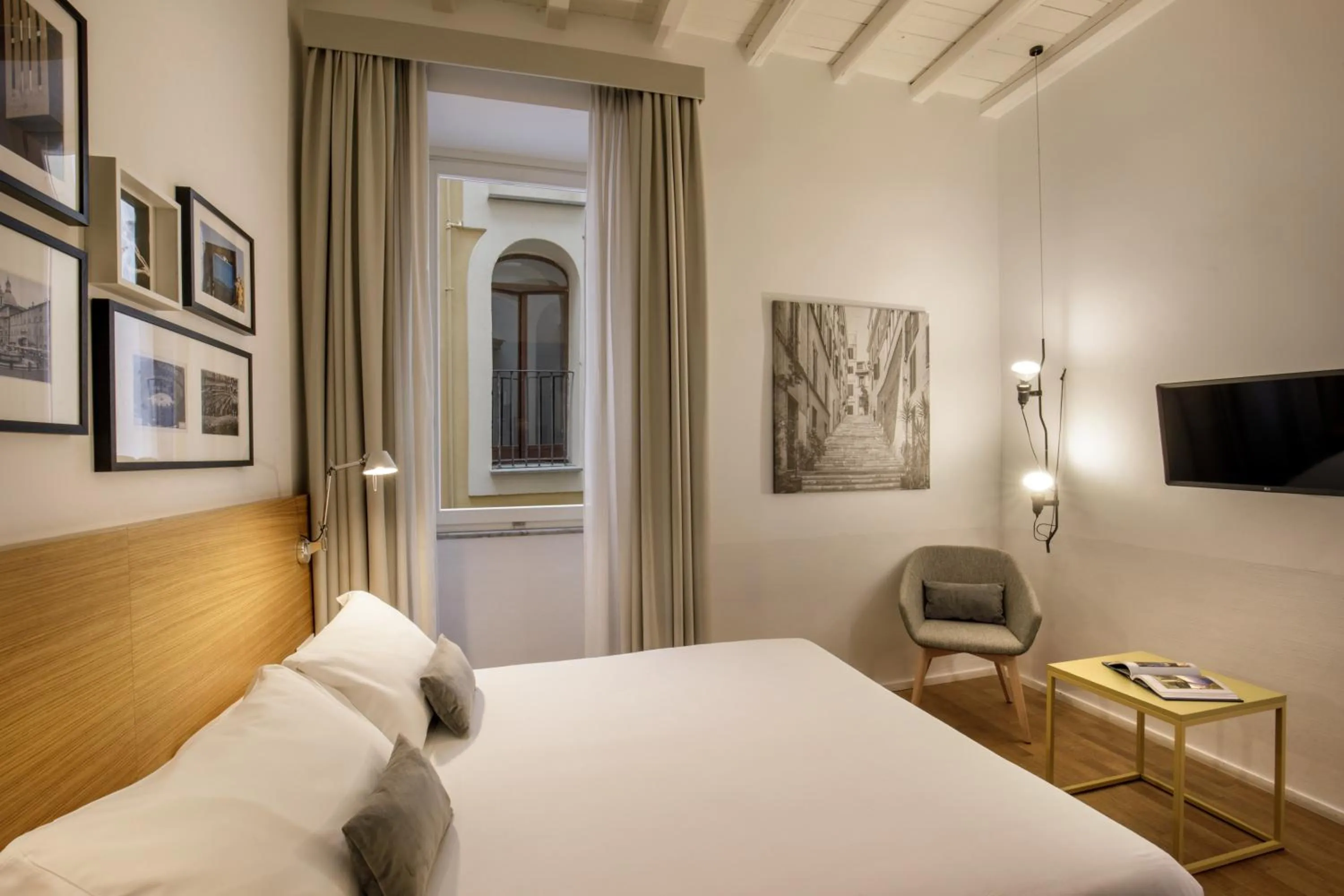 Bedroom, Bed in Coronari Palace