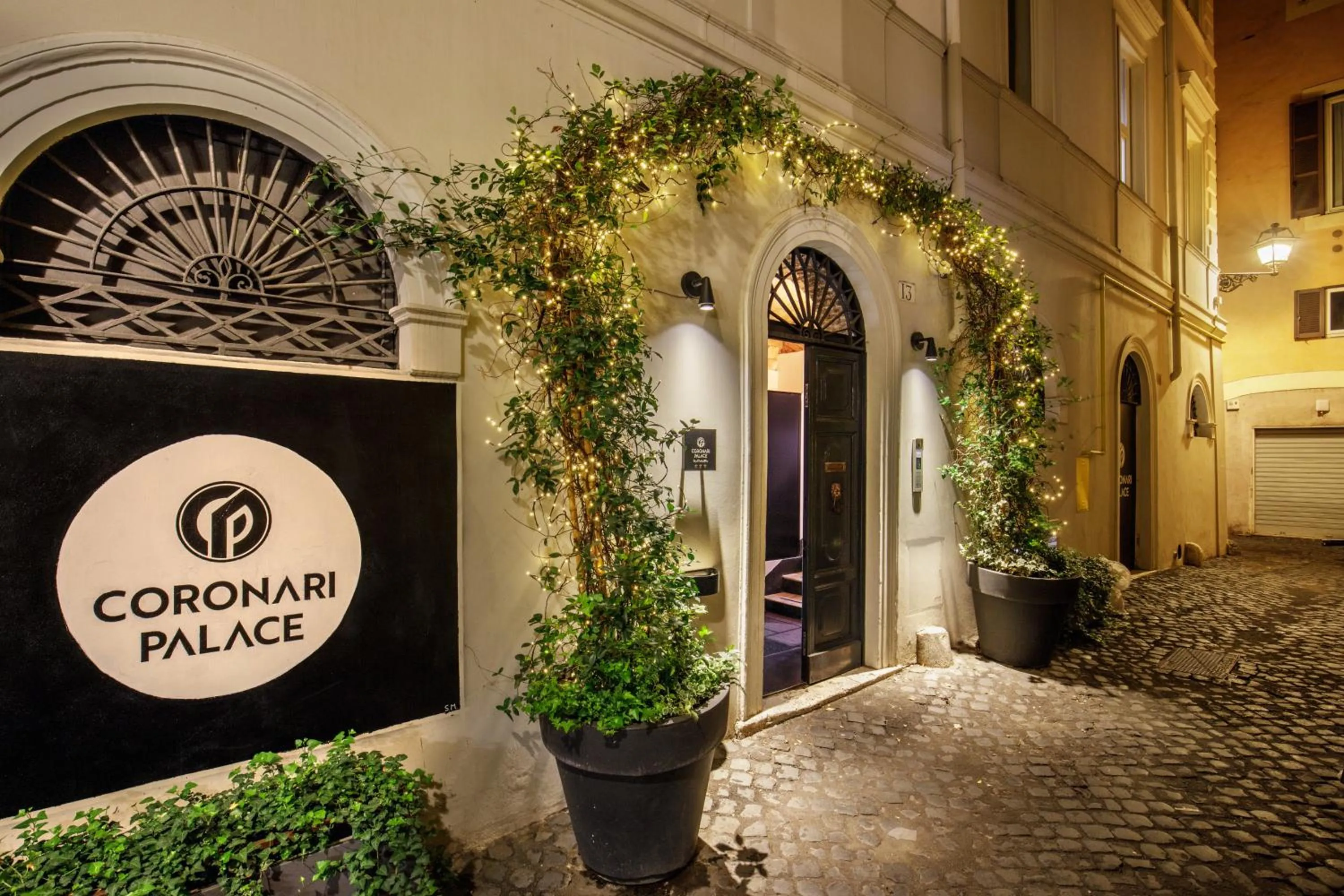 Property building in Coronari Palace