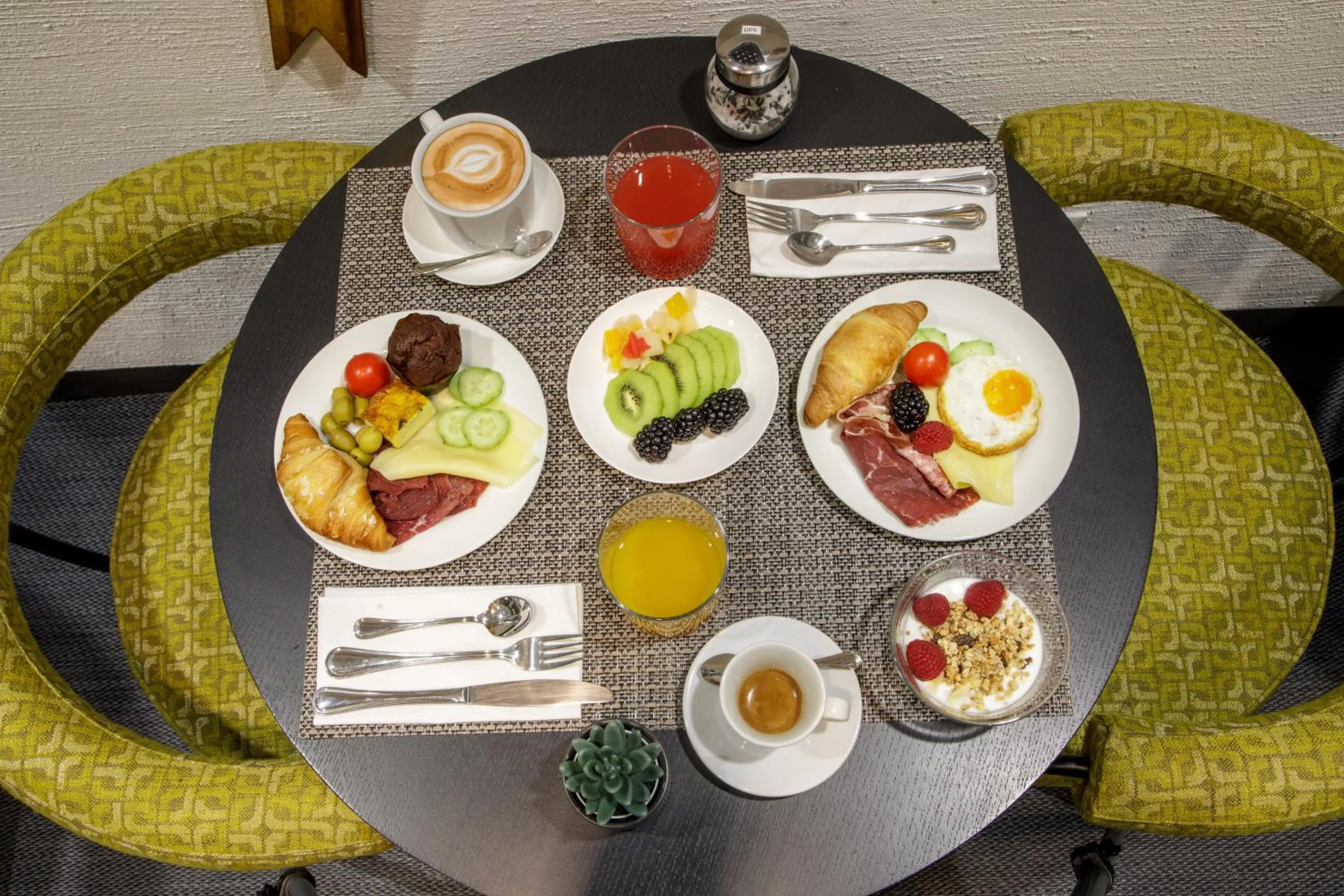 Food in Coronari Palace