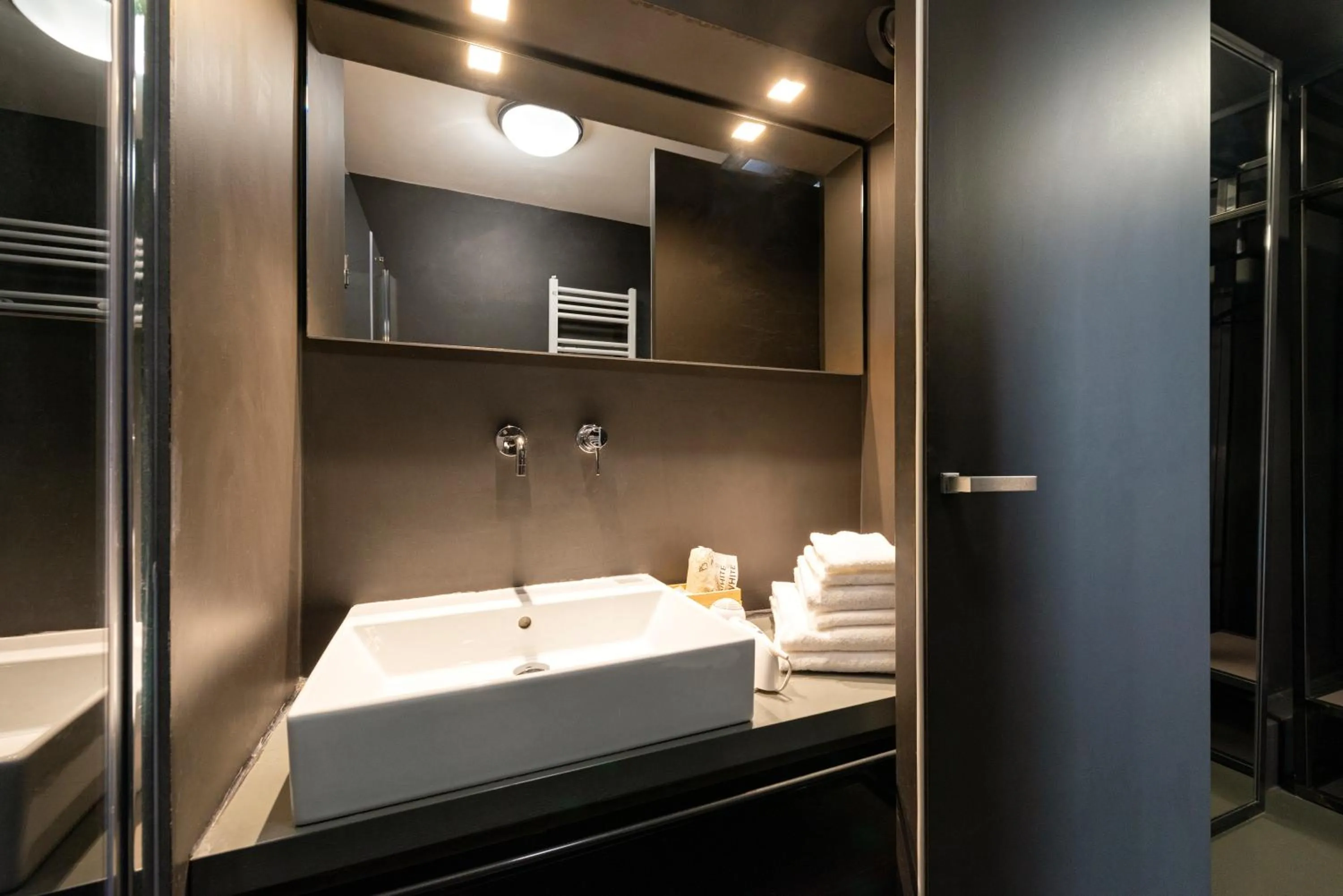 Bathroom in Coronari Palace