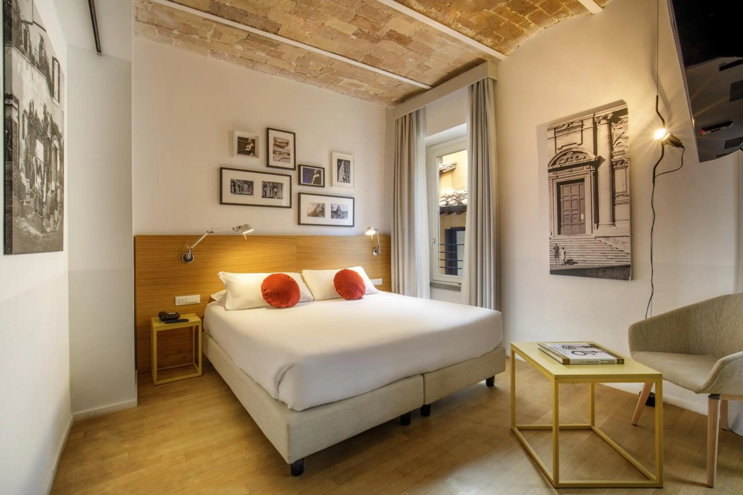 Bedroom, Bed in Coronari Palace