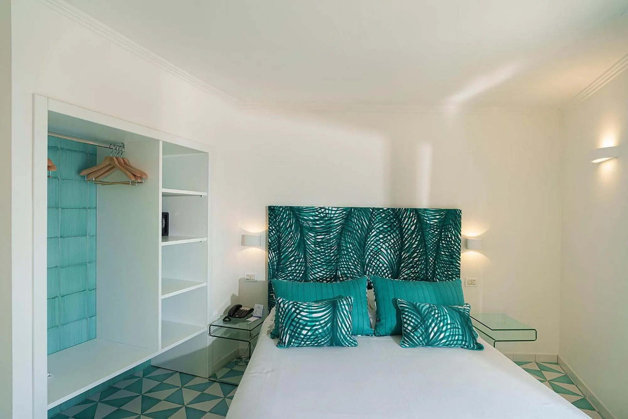 Bedroom, Bed in Hotel Continental Mare