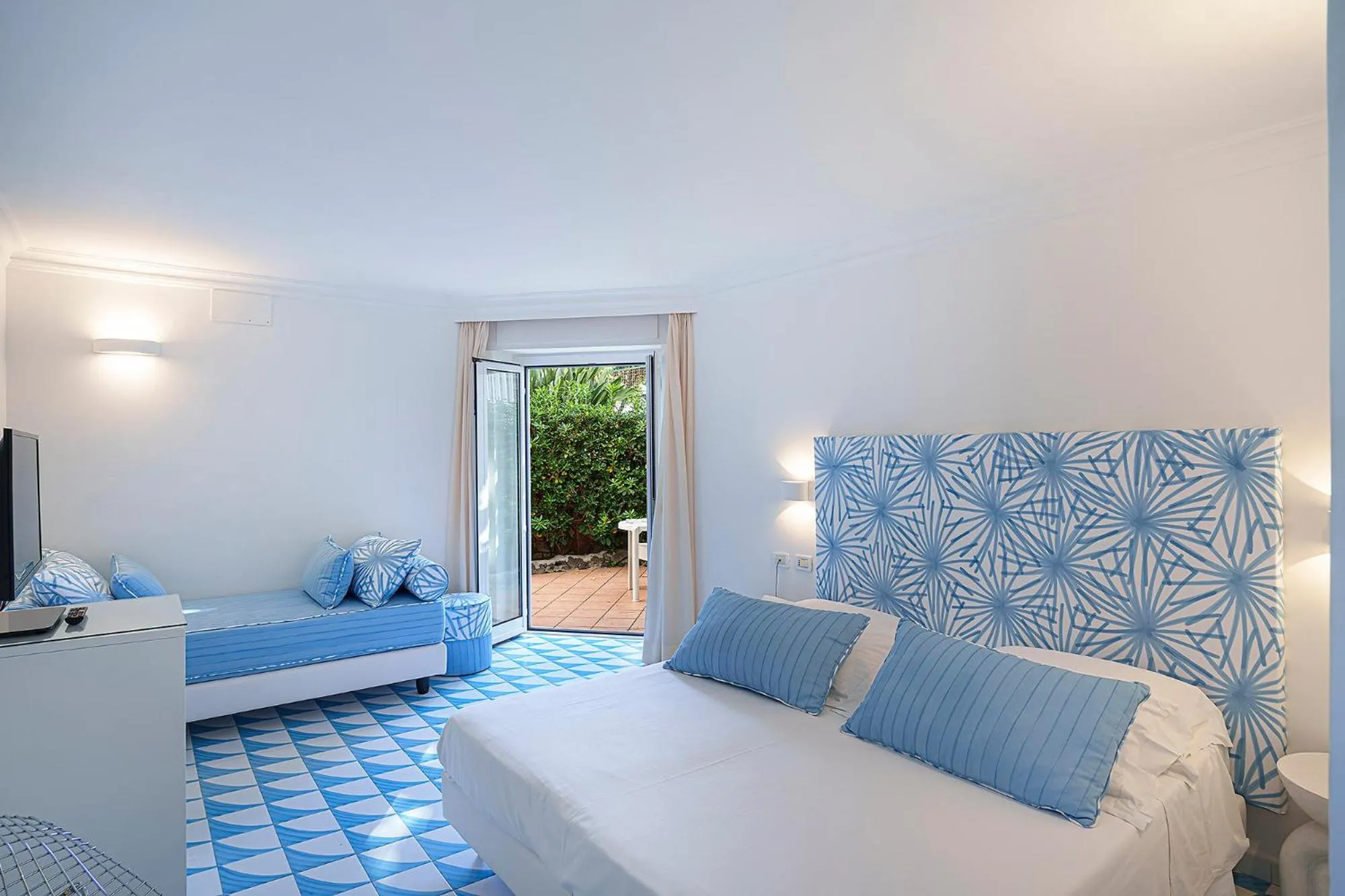 Bed in Hotel Continental Mare