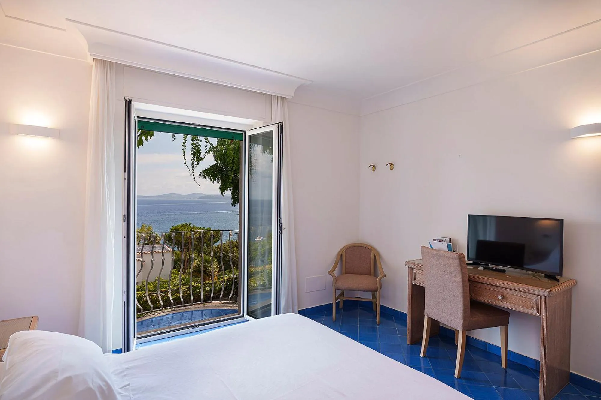 Sea view, Bed in Hotel Continental Mare