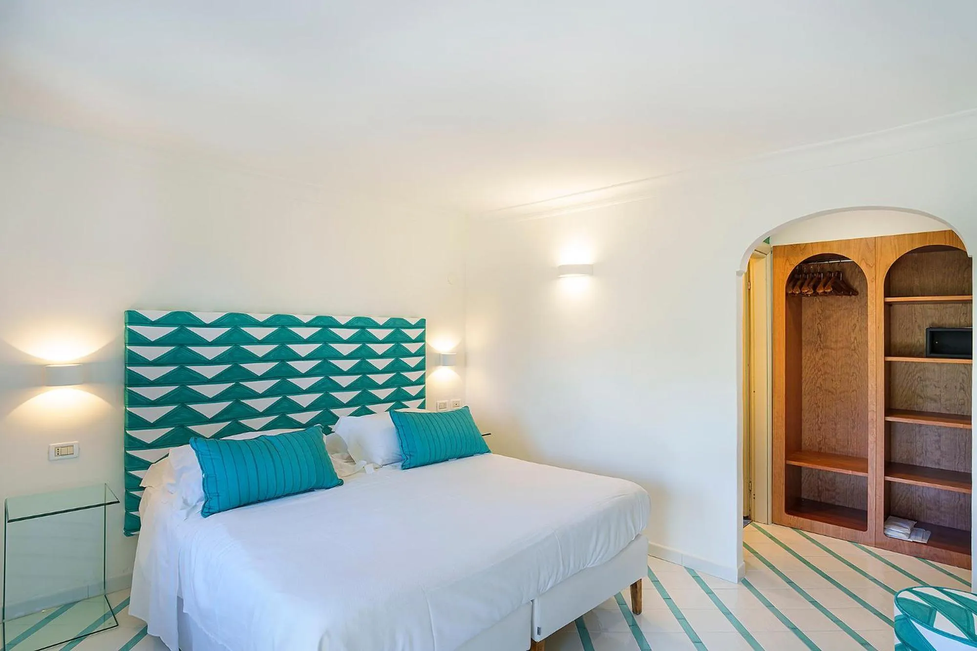 Photo of the whole room, Bed in Hotel Continental Mare