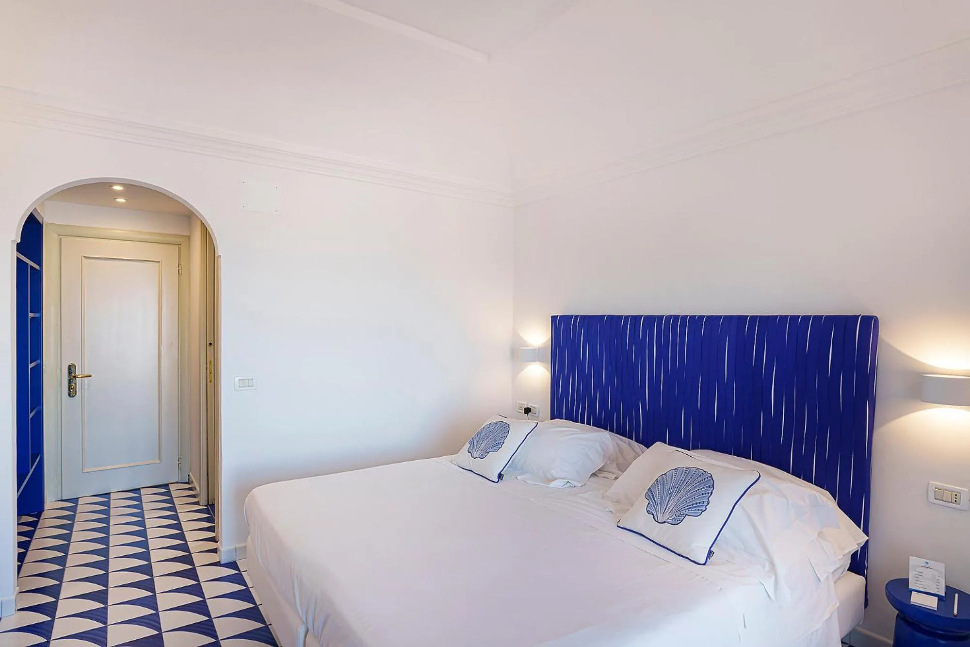 Photo of the whole room, Bed in Hotel Continental Mare