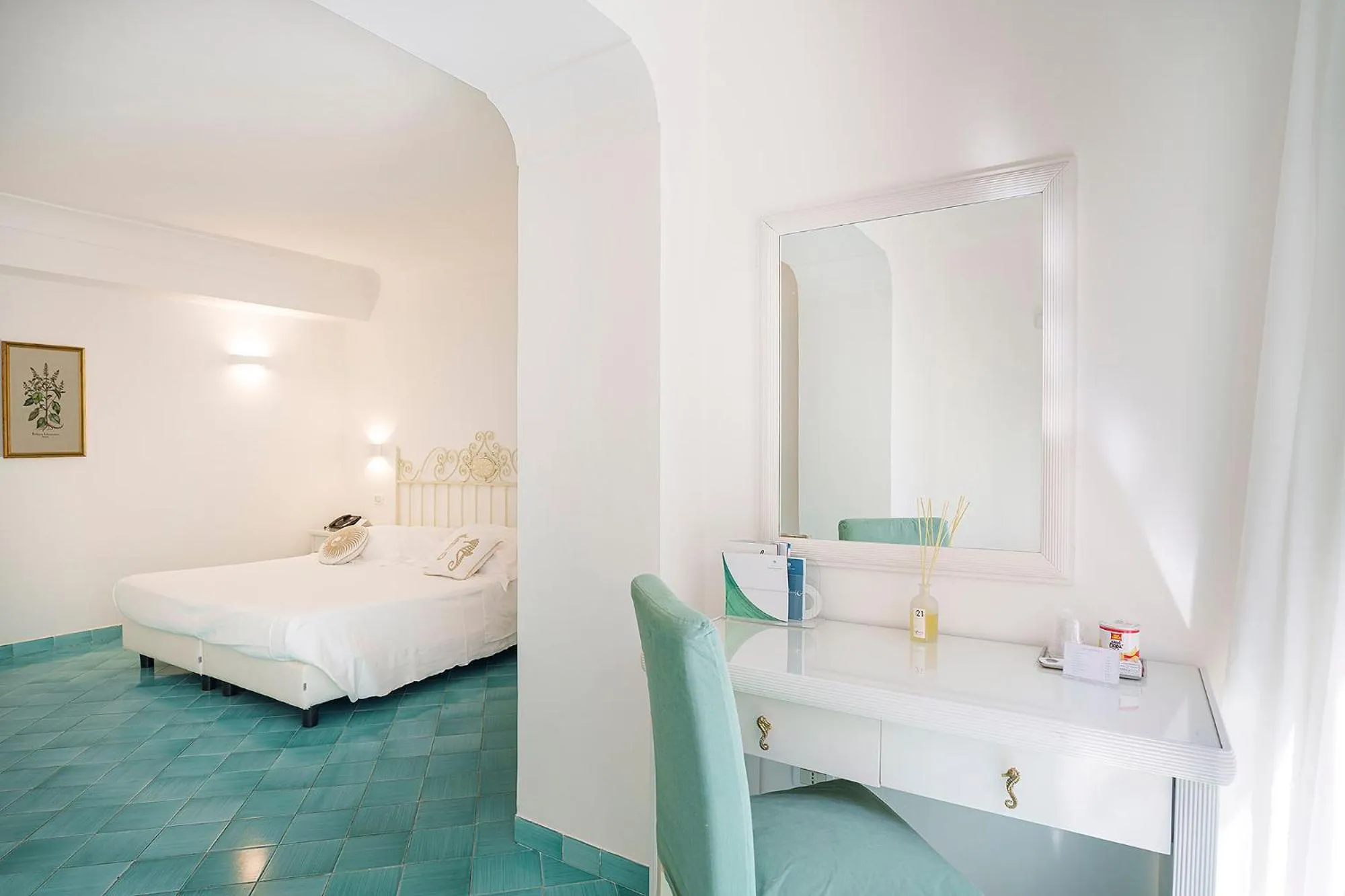 Photo of the whole room, Bed in Hotel Continental Mare