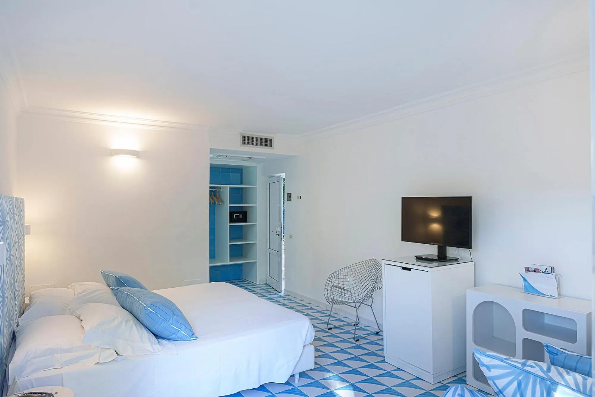 Bed in Hotel Continental Mare