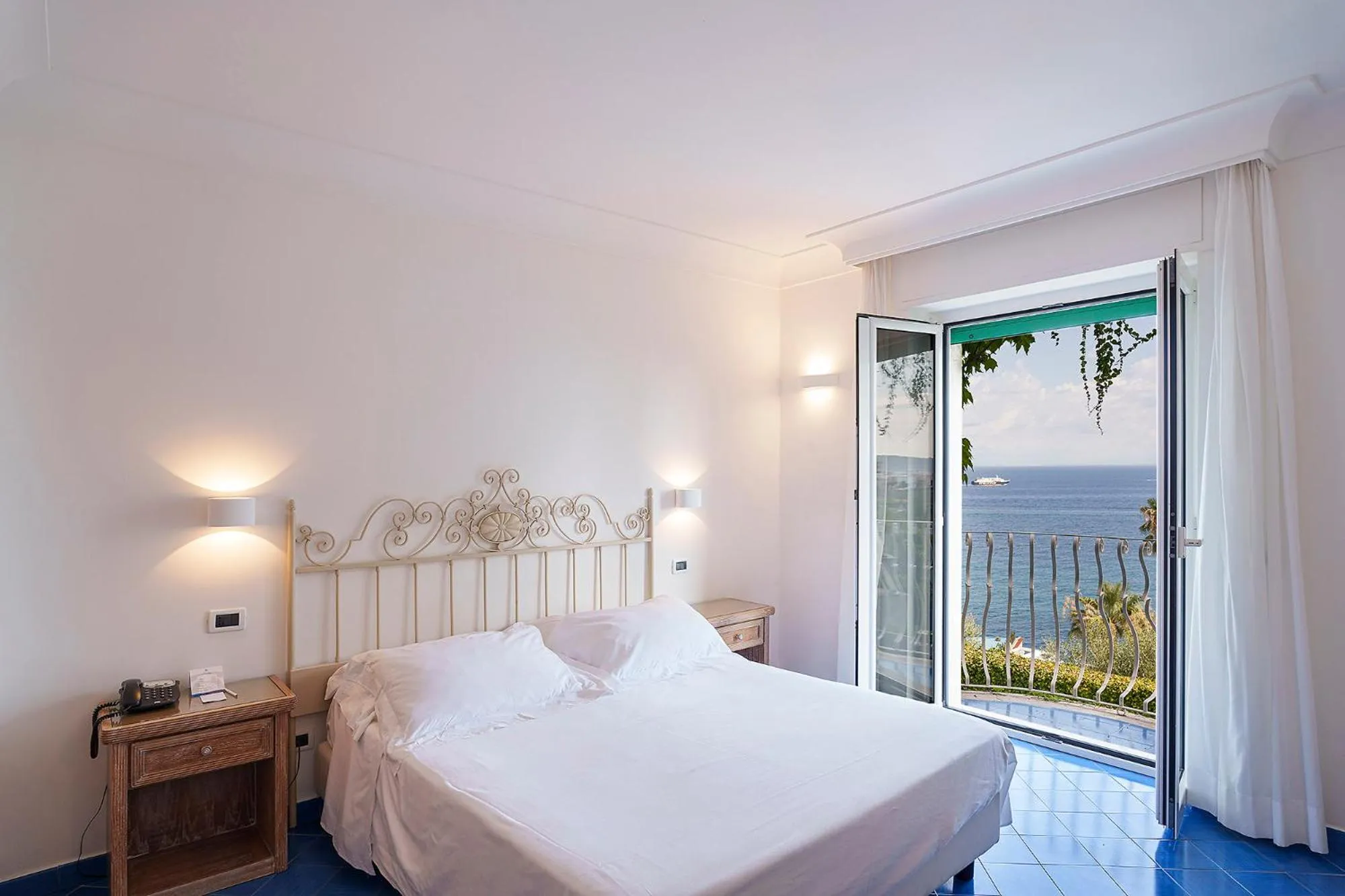 Bedroom, Bed in Hotel Continental Mare