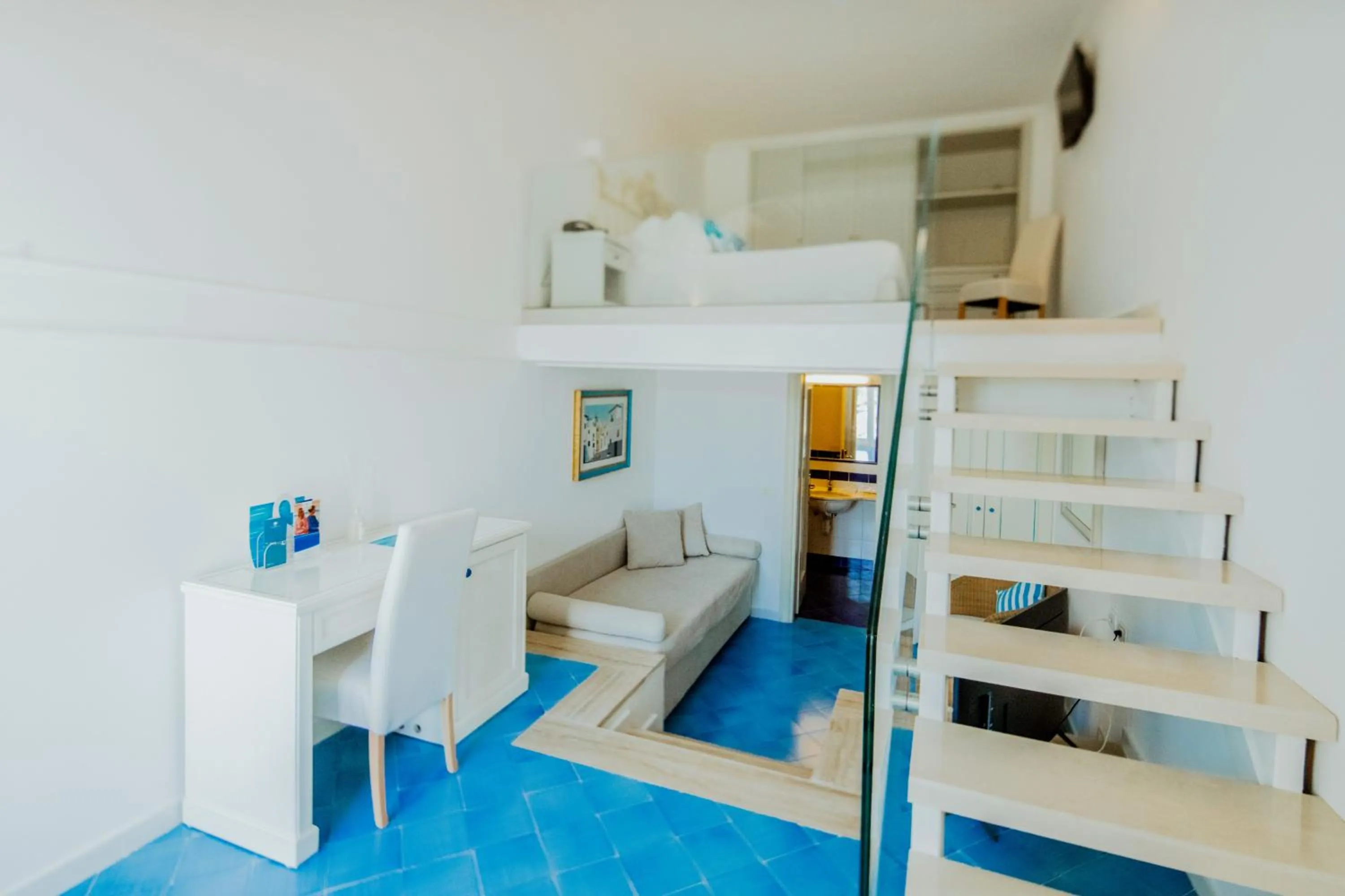 Photo of the whole room, Bed in Hotel Continental Mare