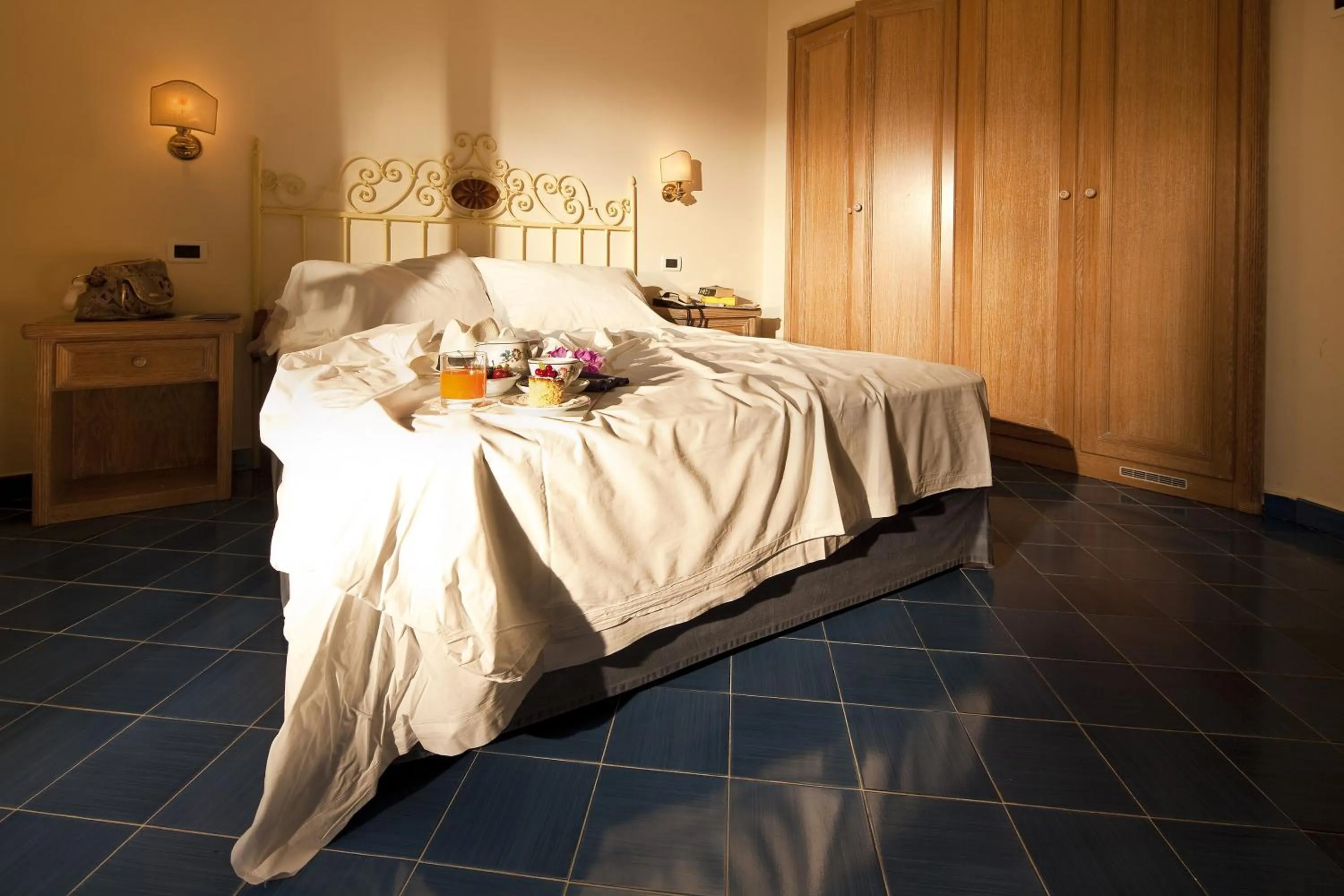 Bed in Hotel Continental Mare