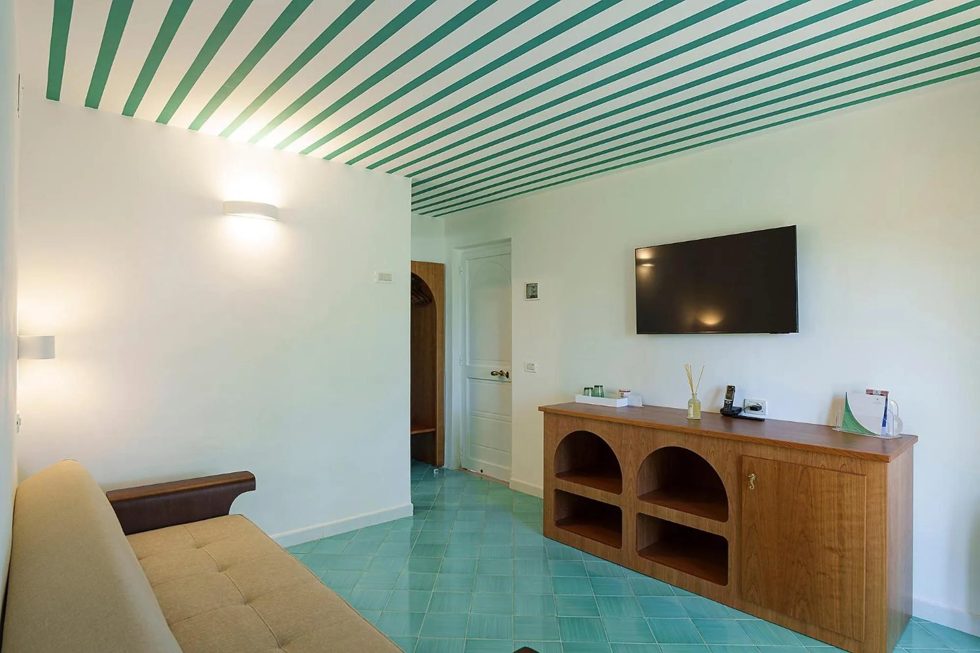 Seating area in Hotel Continental Mare