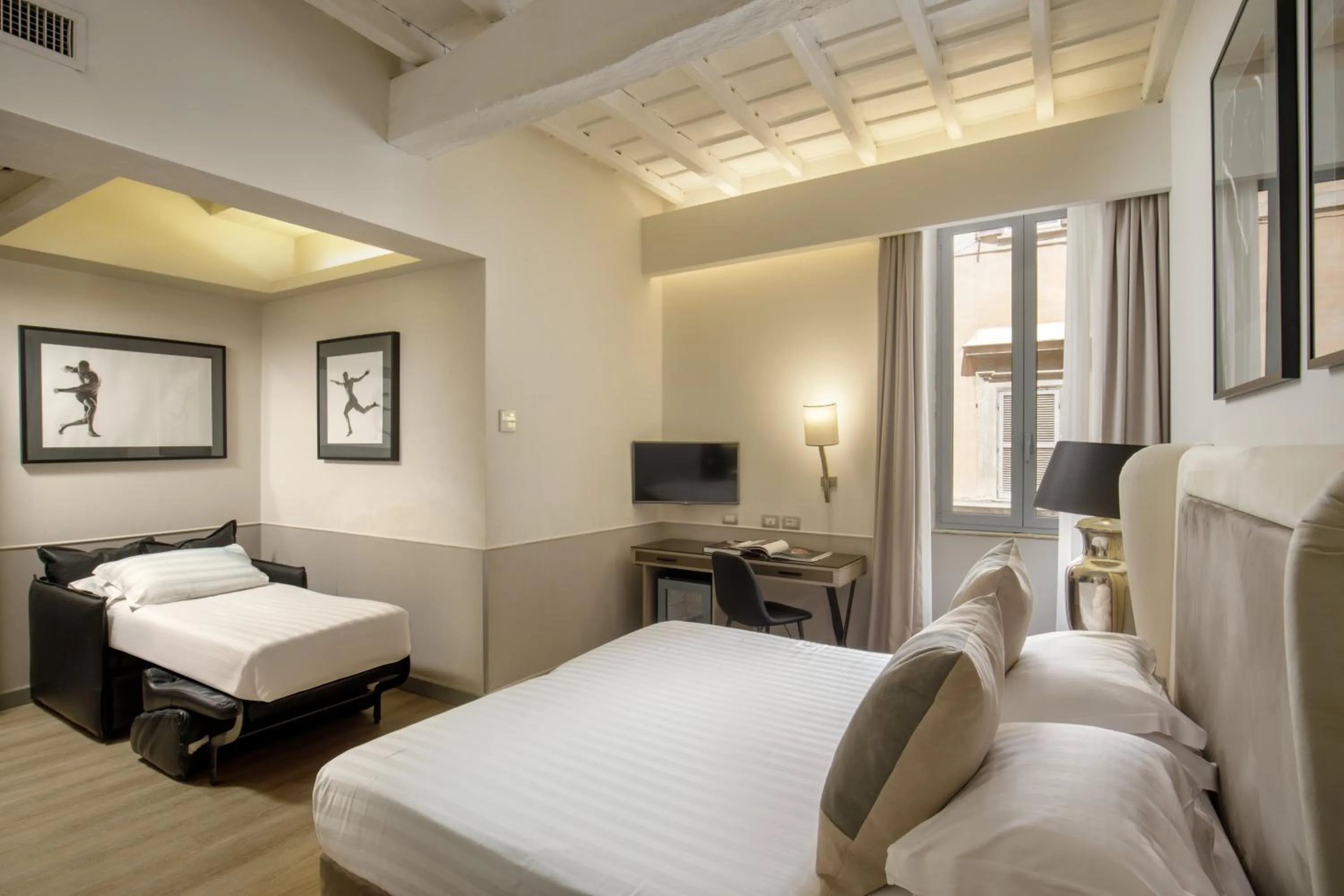 Bedroom, Bed in Condotti Palace