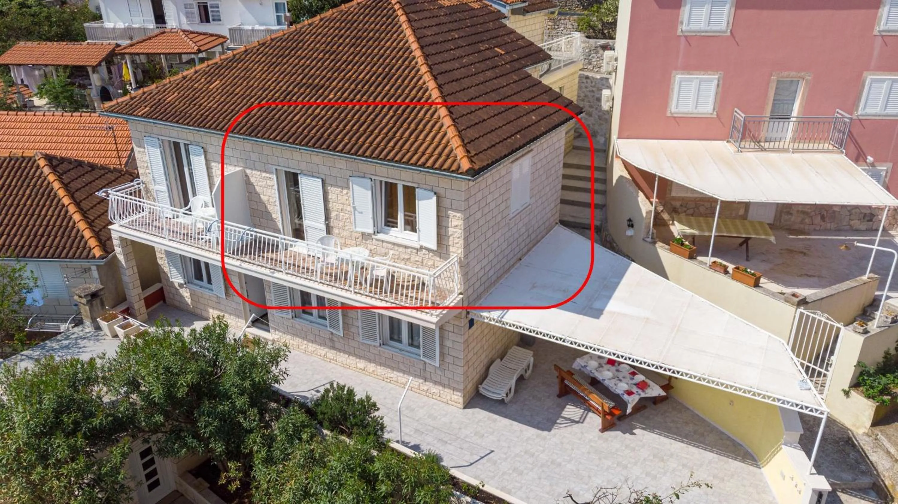 Property building in Apartments Siri, 1 min walk to the beach