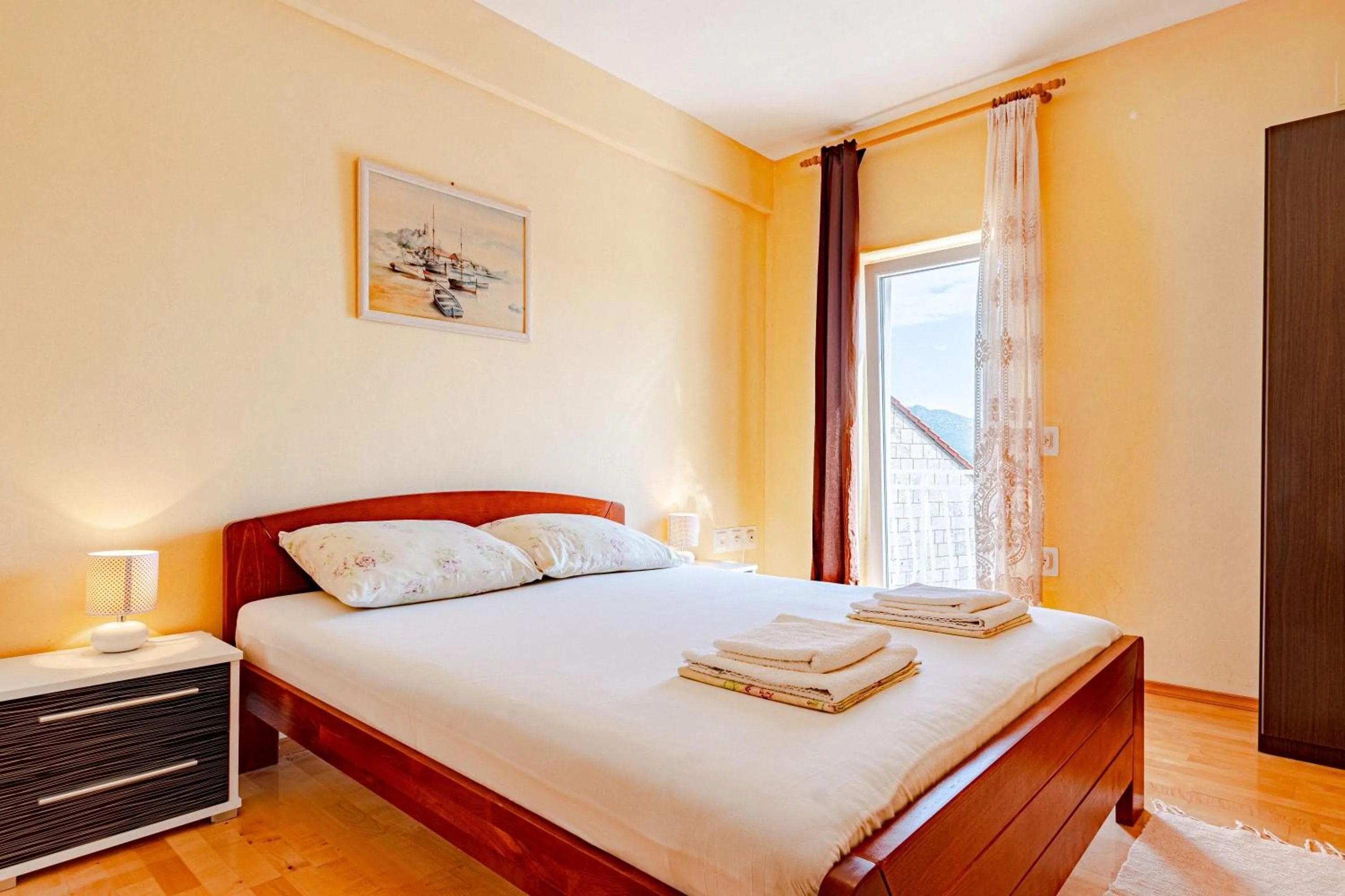 Bed in Apartments Siri, 1 min walk to the beach