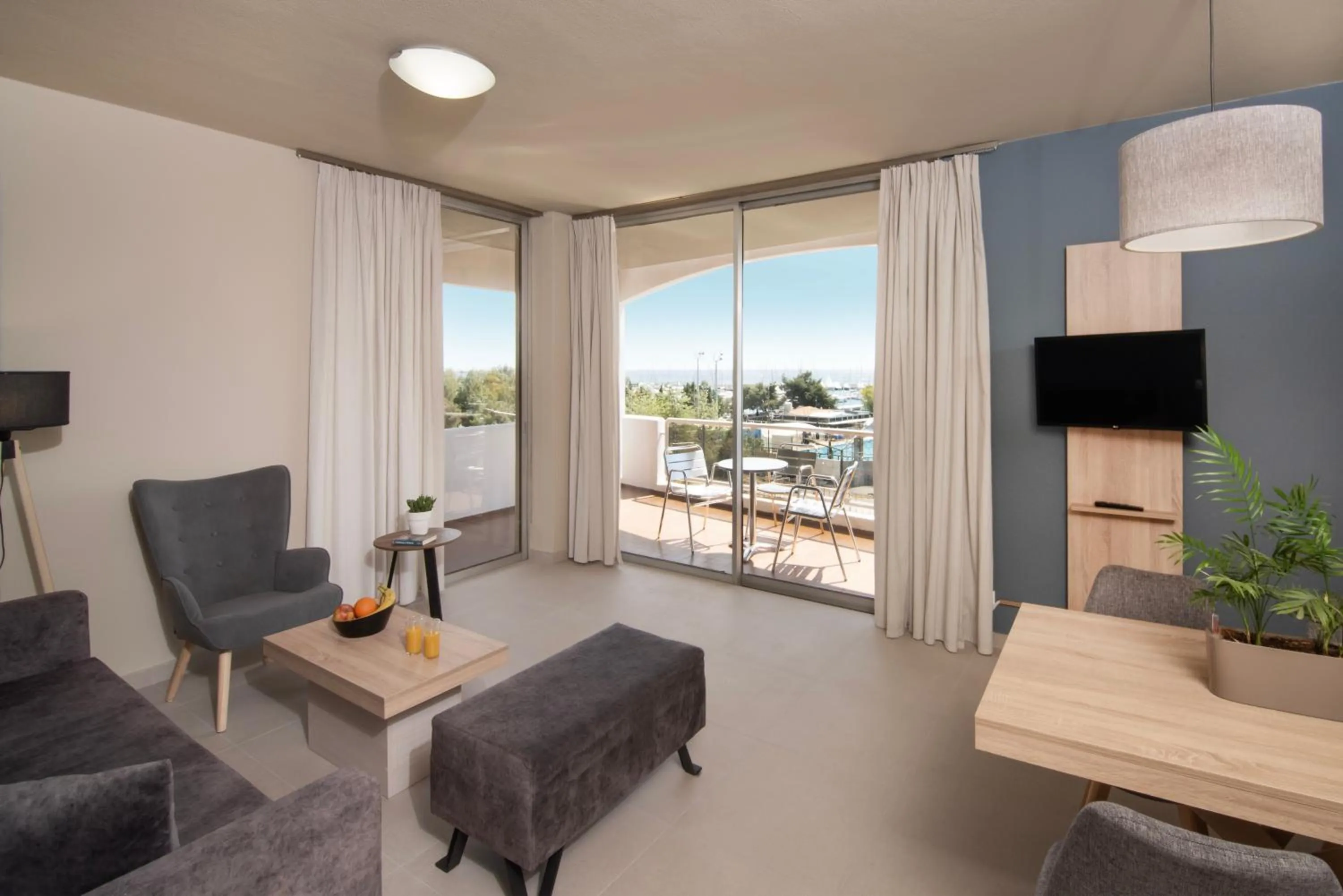 TV and multimedia in Marina Alimos Hotel Apartments