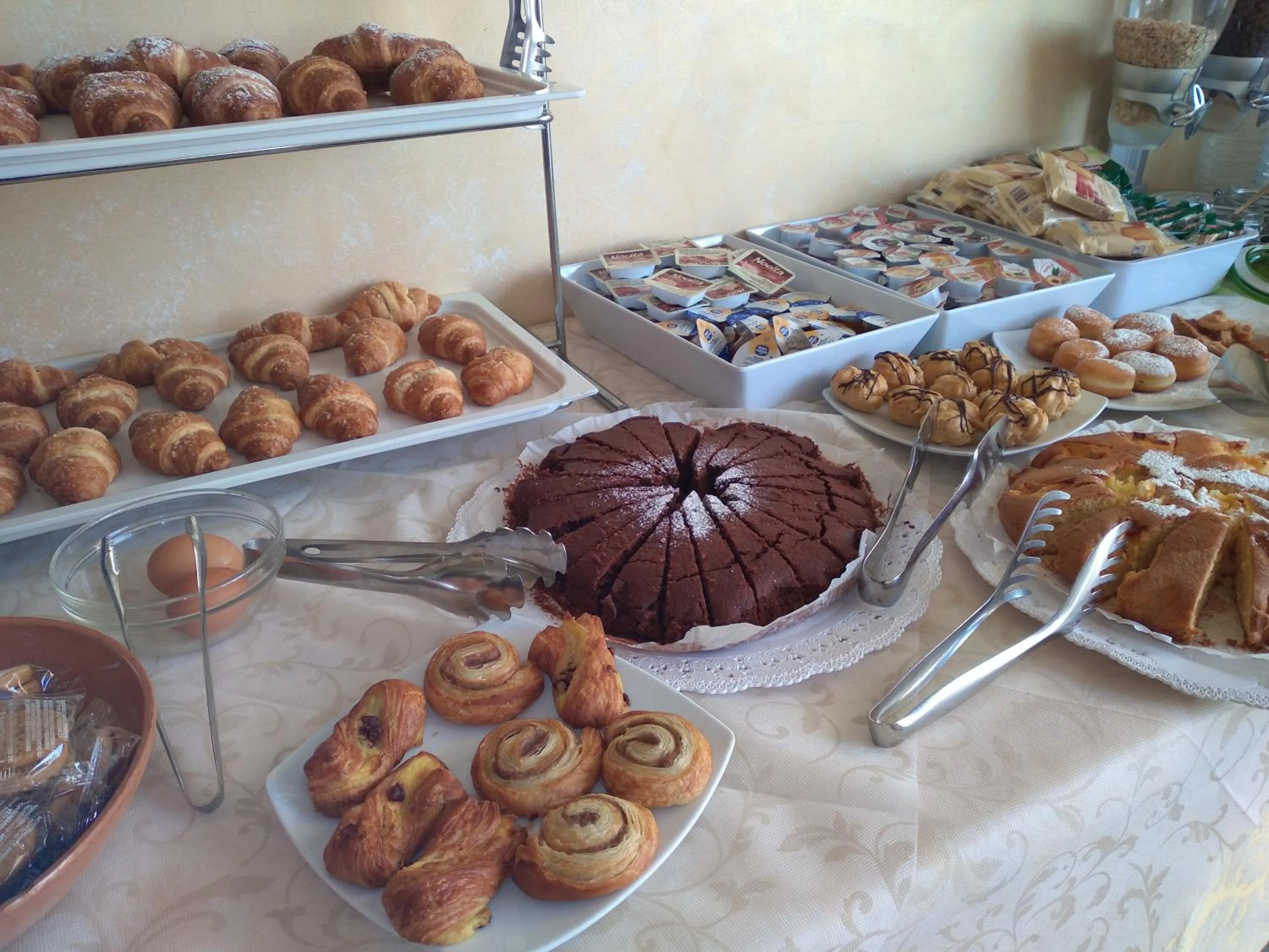 Food and drinks in Hotel Gloria
