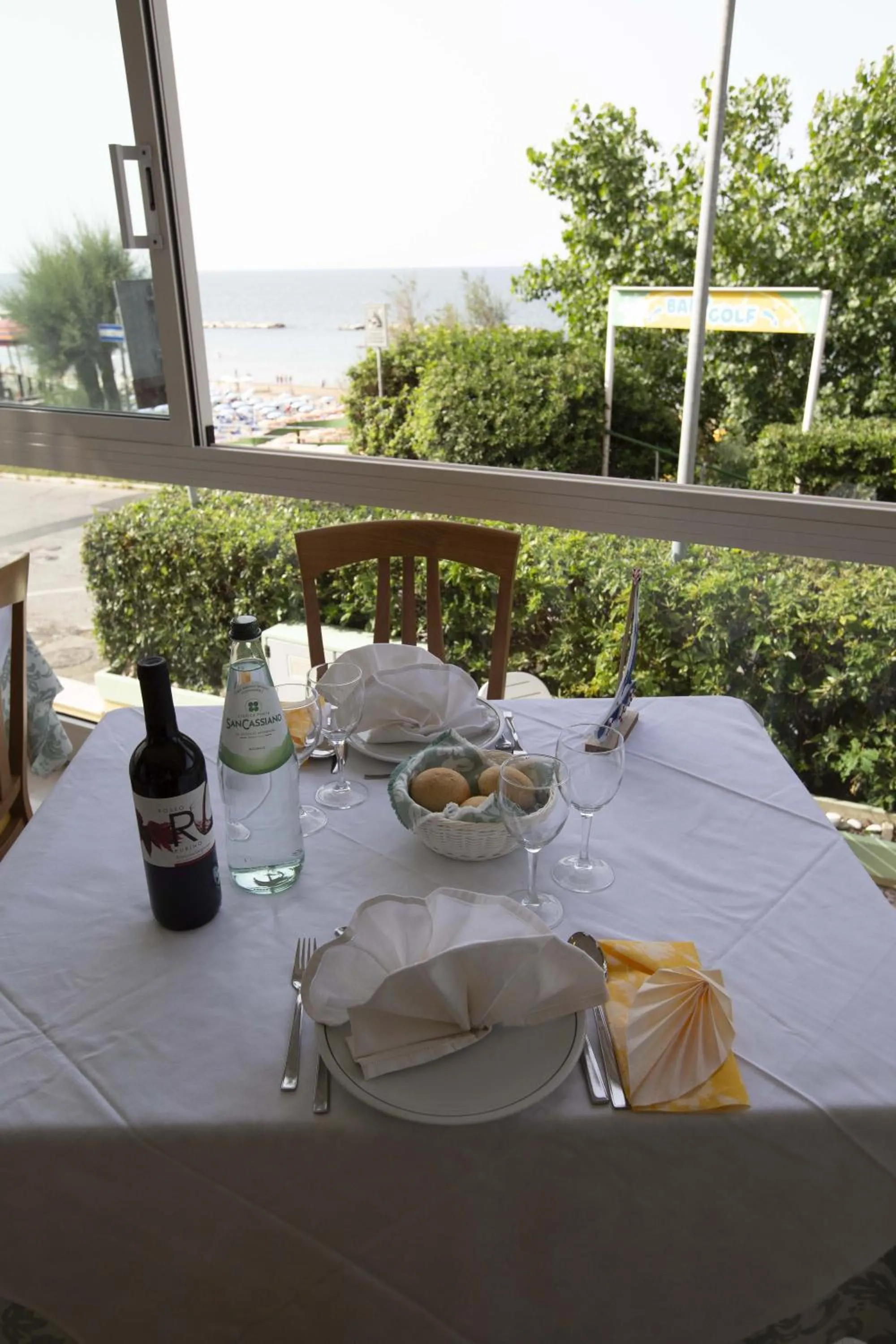 Restaurant/places to eat in Hotel Gloria