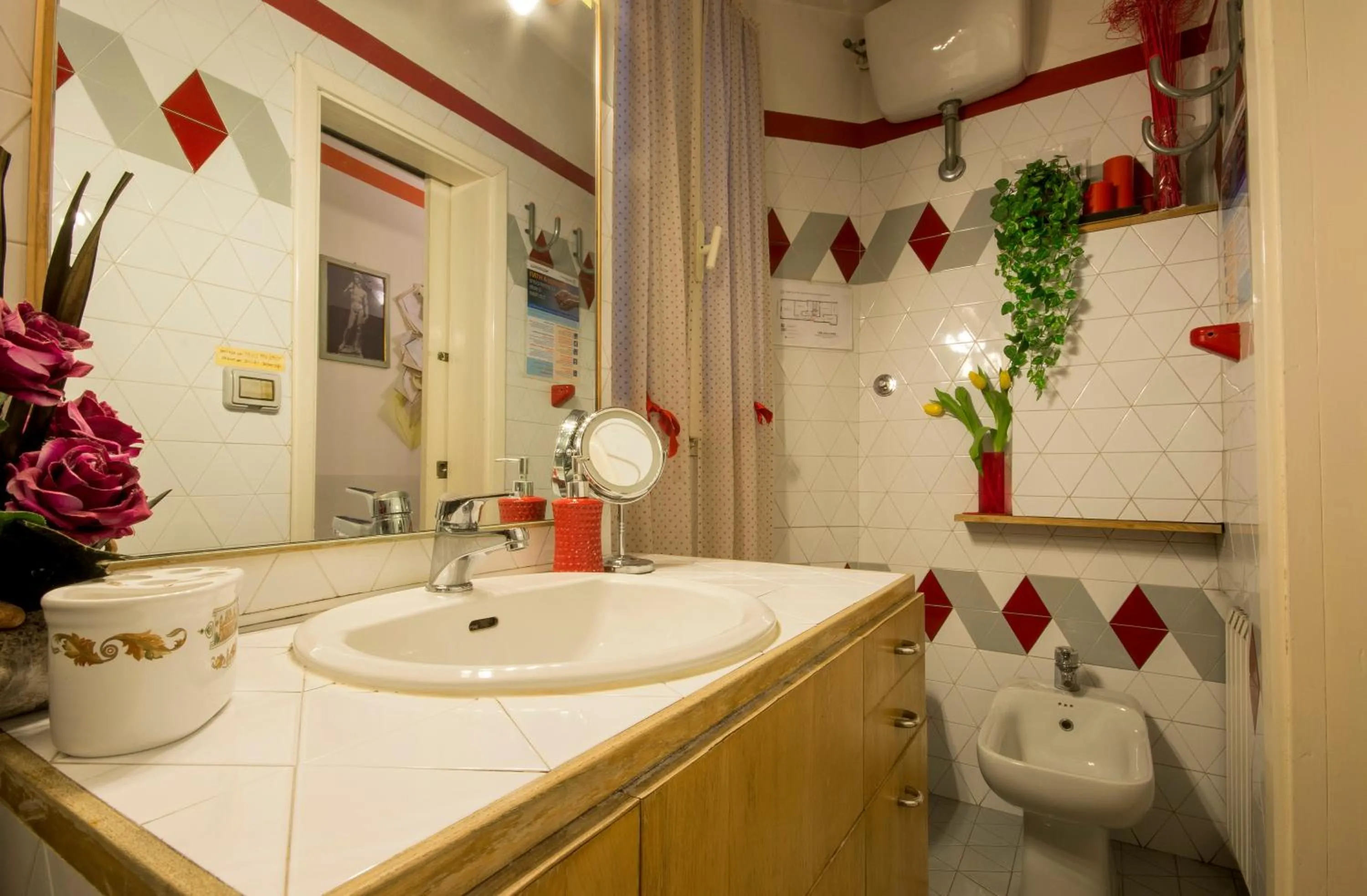 Shower in BB Tre Gigli Firenze stazione, via Palazzuolo 55