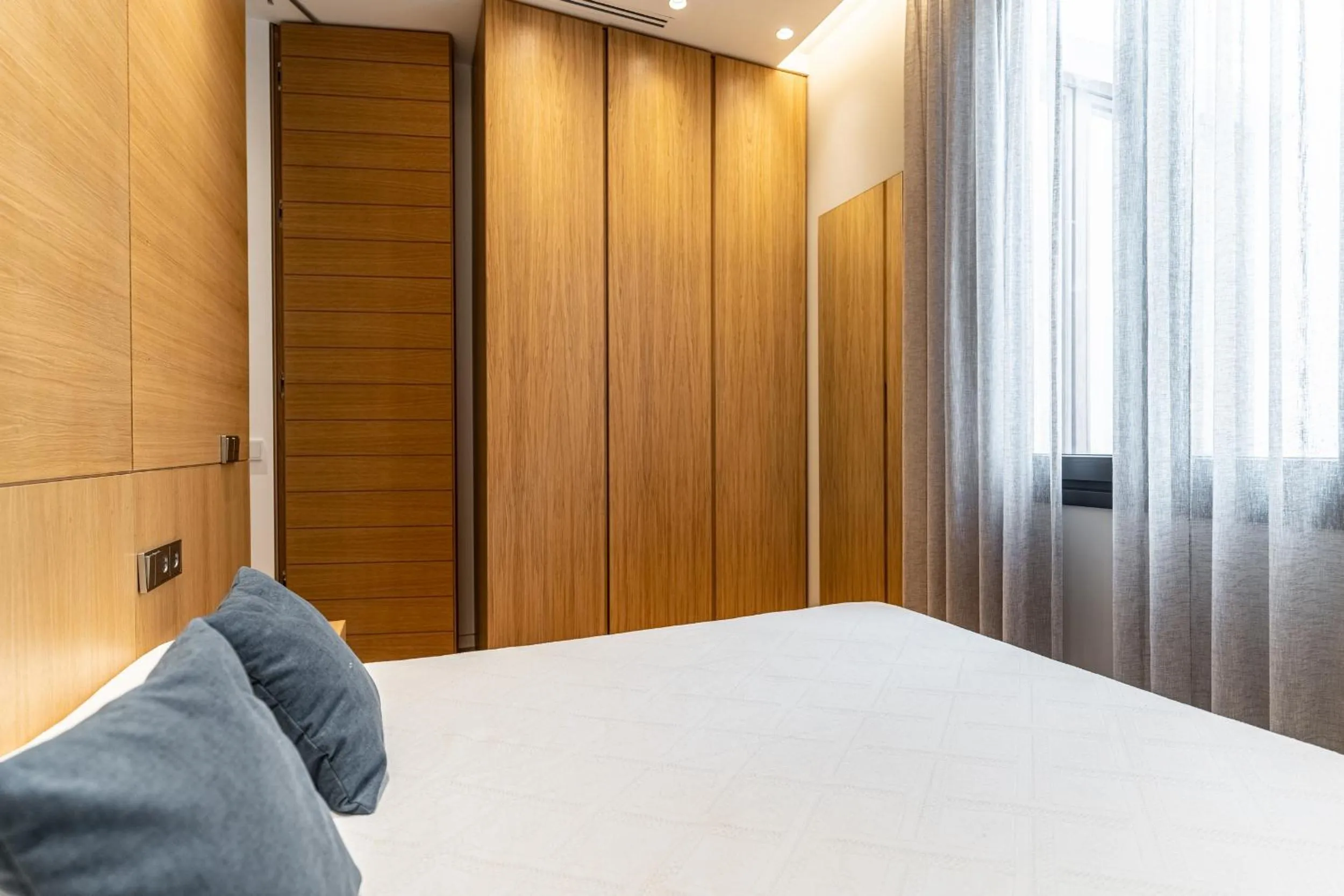 Photo of the whole room, Bed in Tendillas Plaza