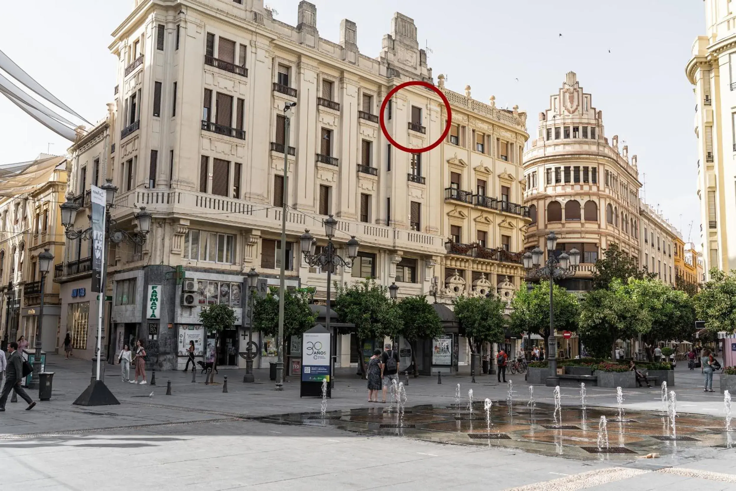 Property building in Tendillas Plaza Property building in Tendillas Plaza